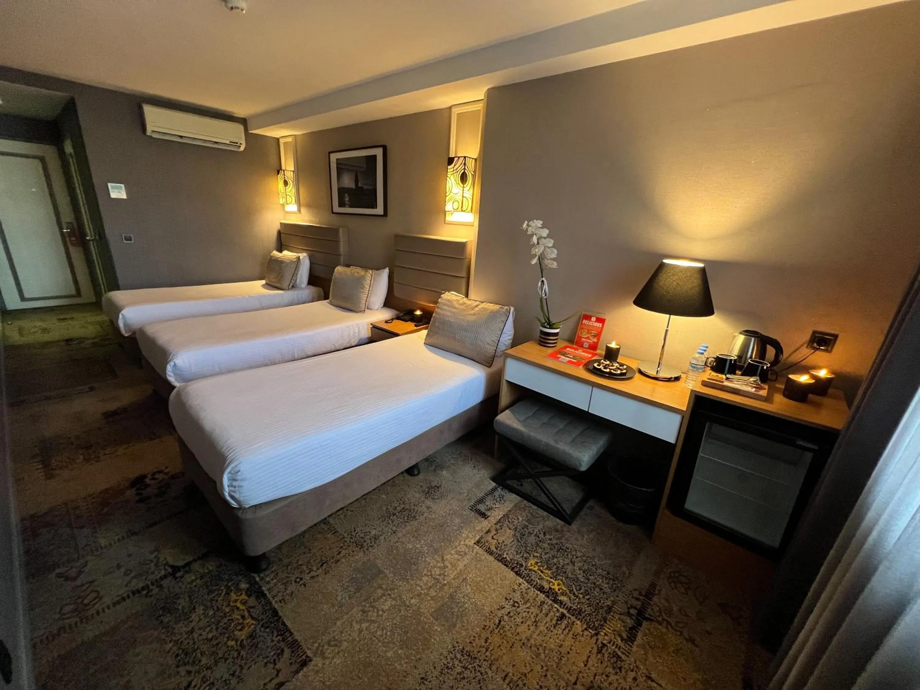 Photo of the whole room, Bed in All Seasons Hotel