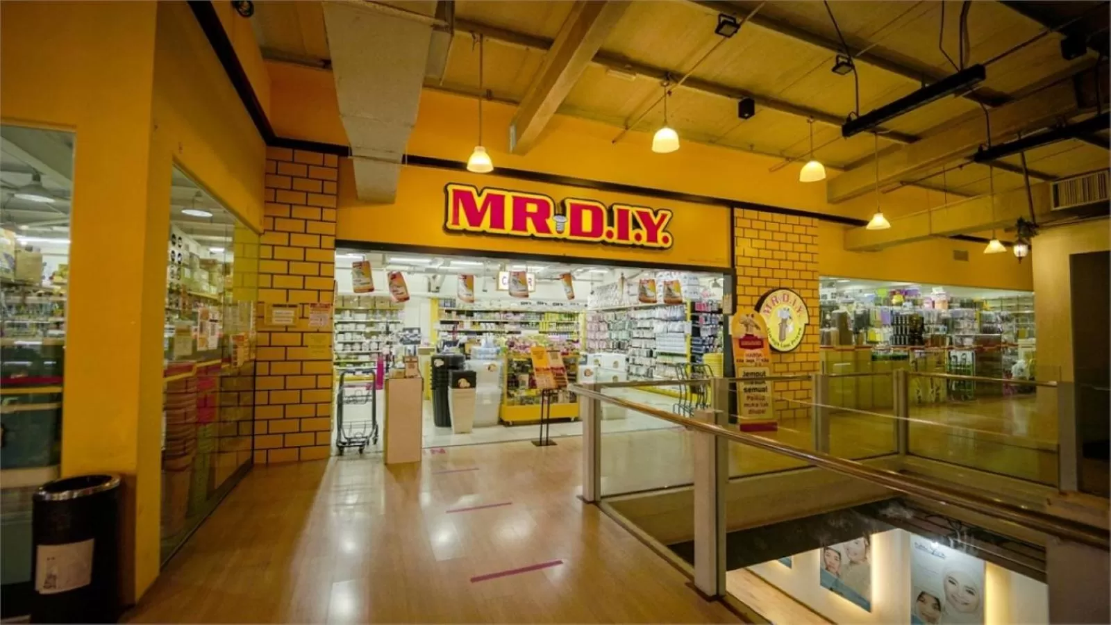 On-site shops in 1969 Business Suites @ Ipoh Garden