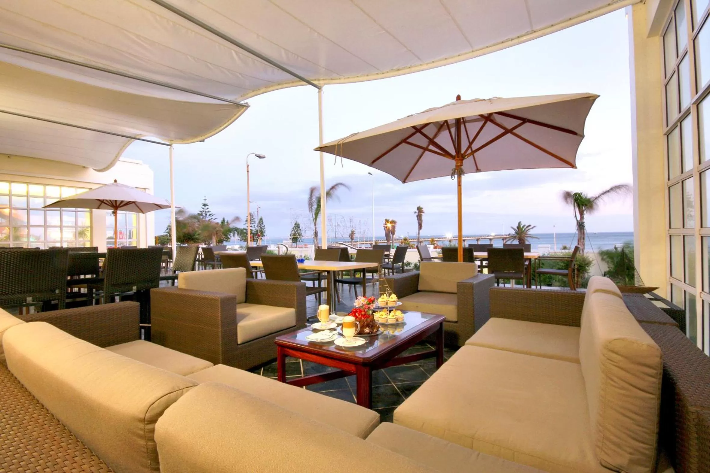 Restaurant/places to eat in The Beach Hotel