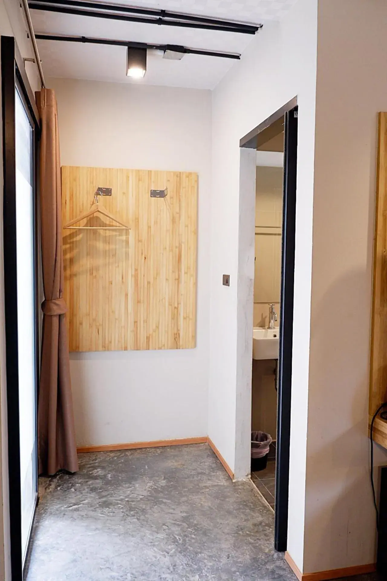 Deluxe Double Room in Izen Plus Budget Hotel & Residence Deluxe Double Room in Izen Plus Budget Hotel & Residence