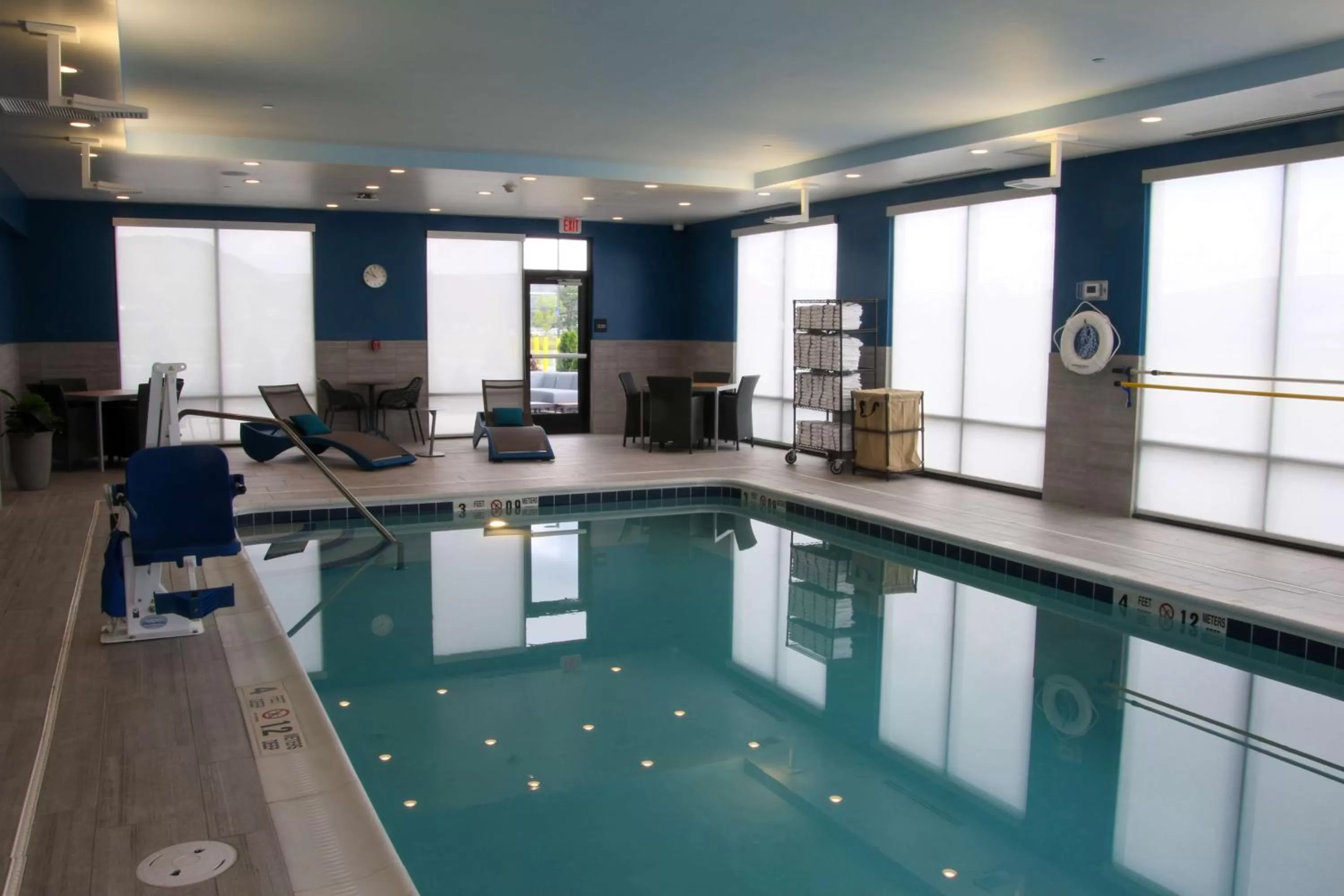 Swimming pool in Hampton Inn & Suites Olean, Ny