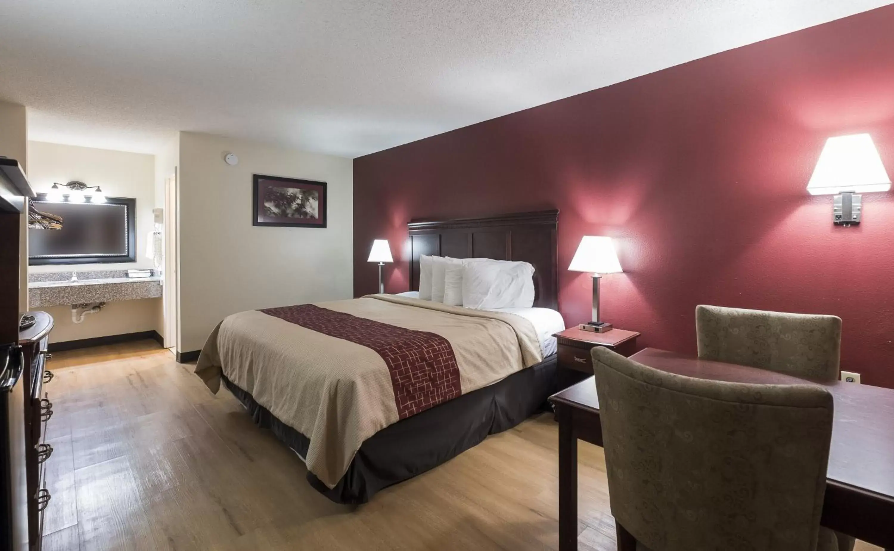 Superior King Room - Disability Access/Non-Smoking in Red Roof Inn Chipley Superior King Room - Disability Access/Non-Smoking in Red Roof Inn Chipley