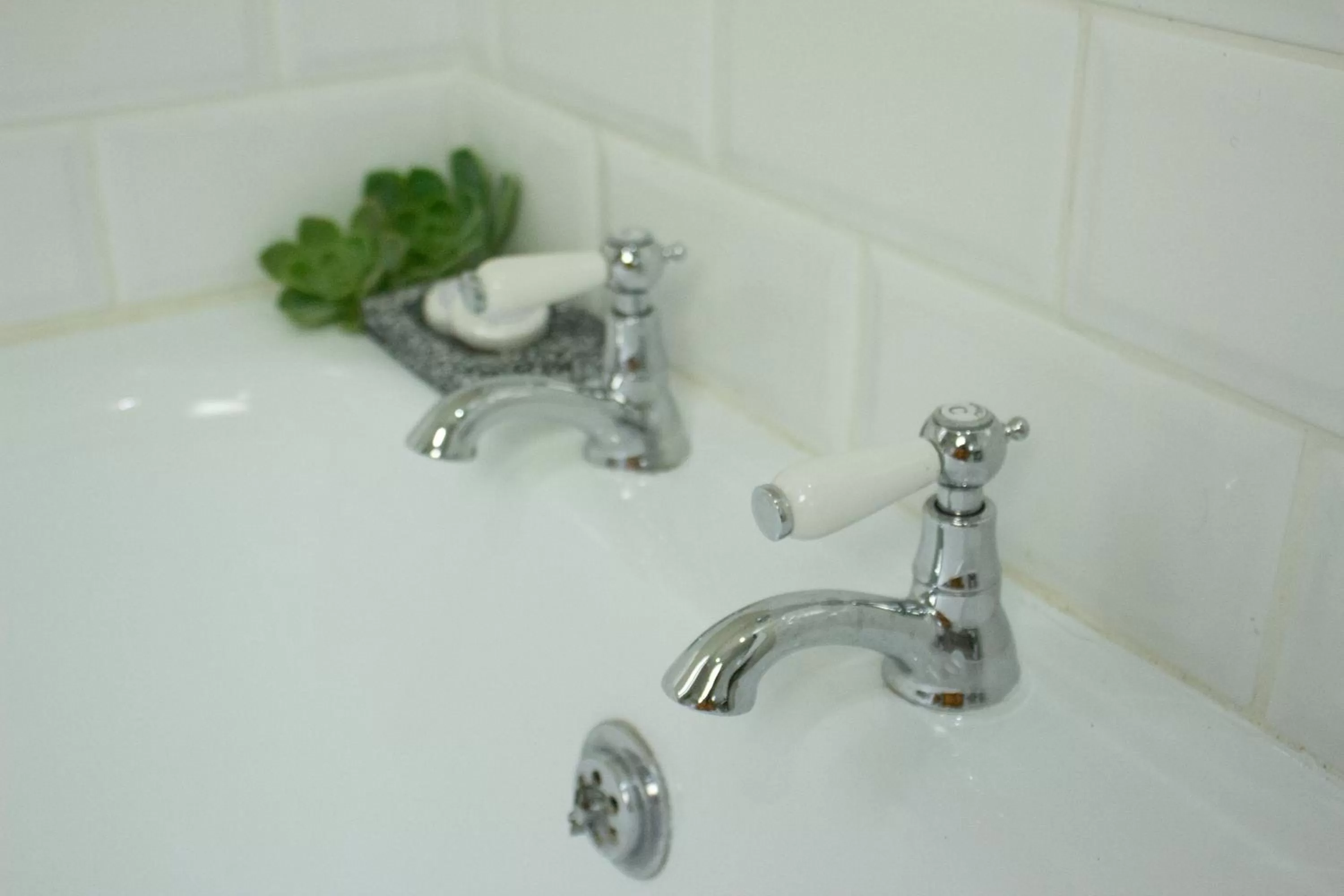 Bathroom in Ben's Bed and Breakfast