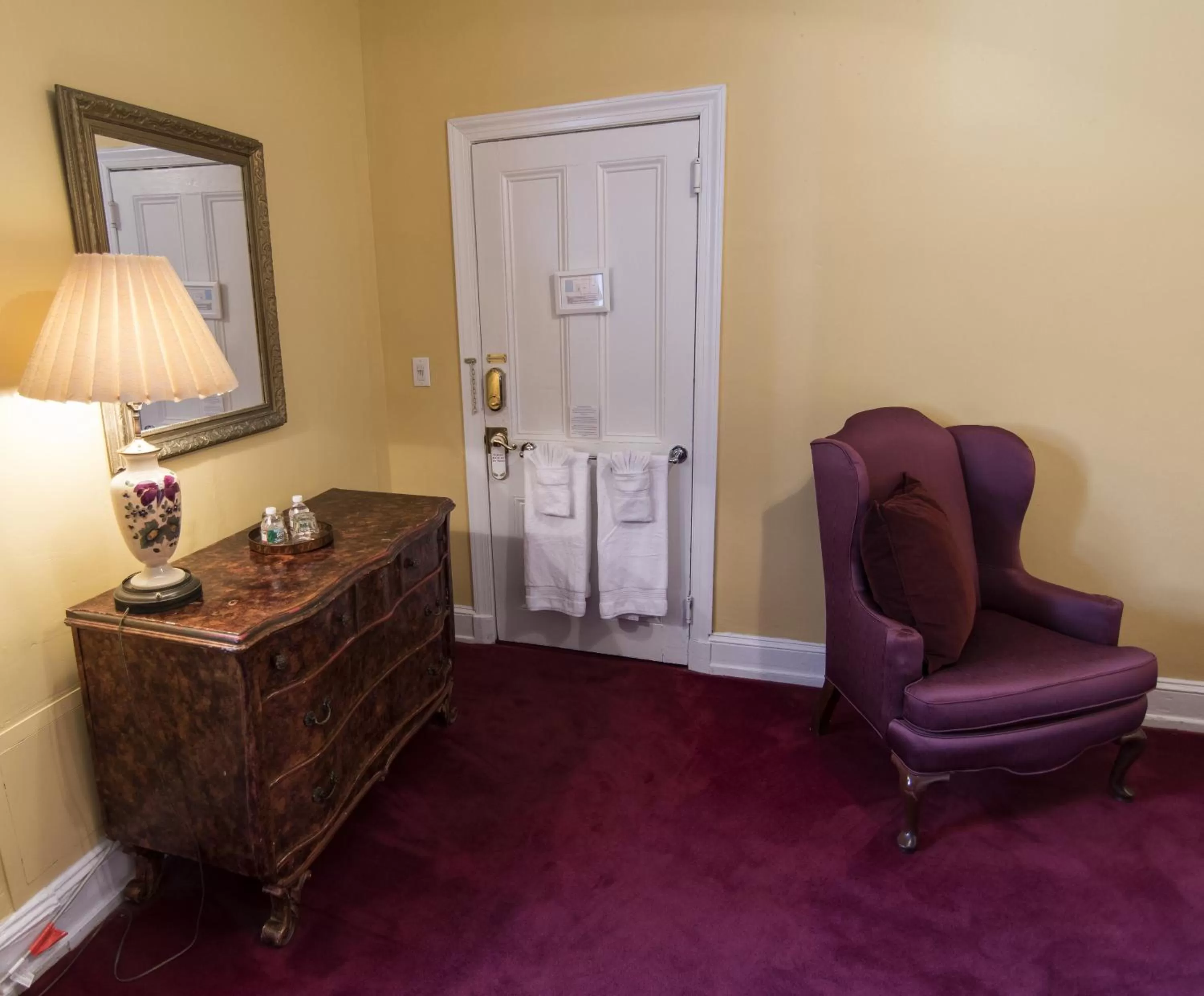 Seating area in La Reserve Bed and Breakfast