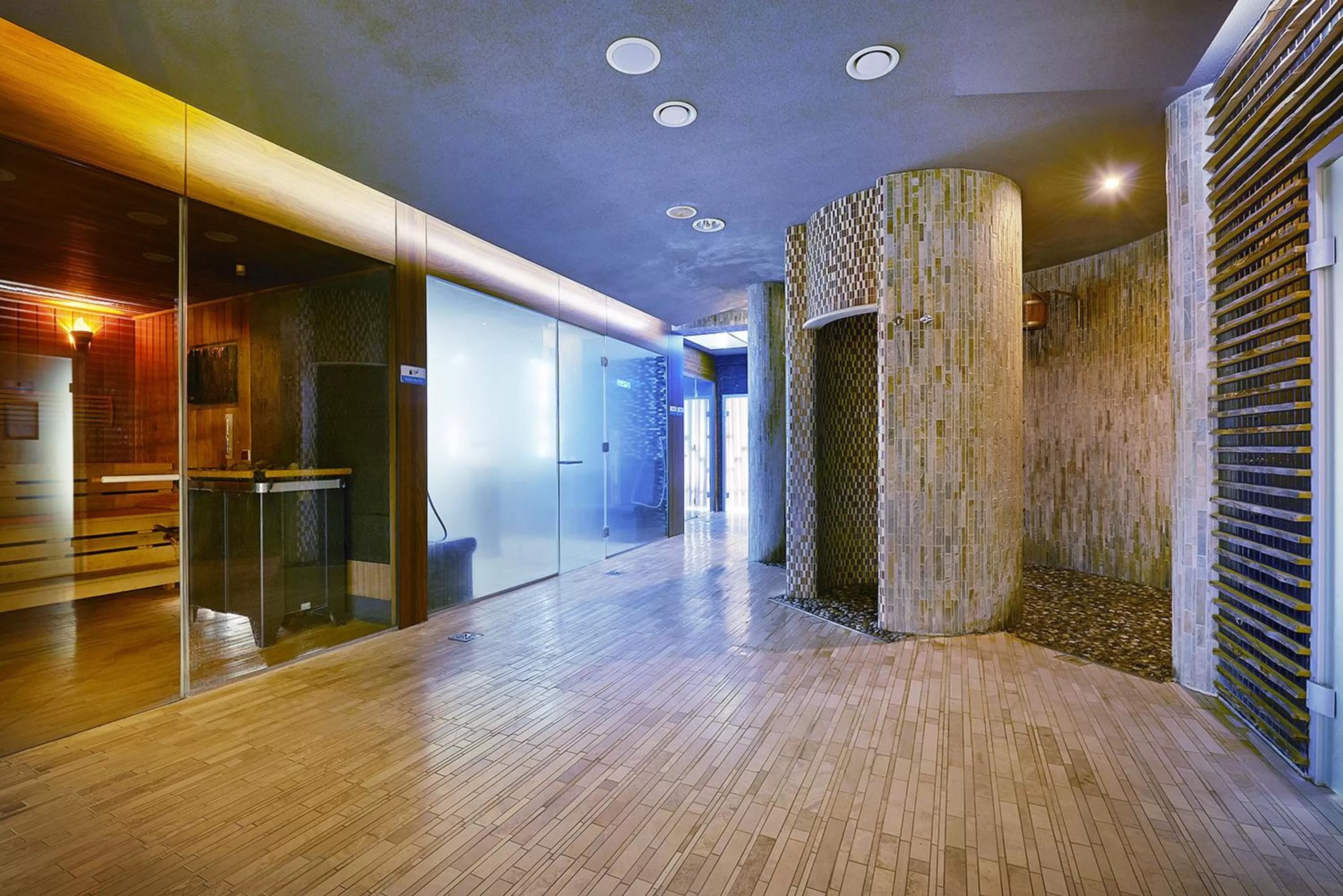 Fitness centre/facilities in Ultra Marine by Zdrojowa