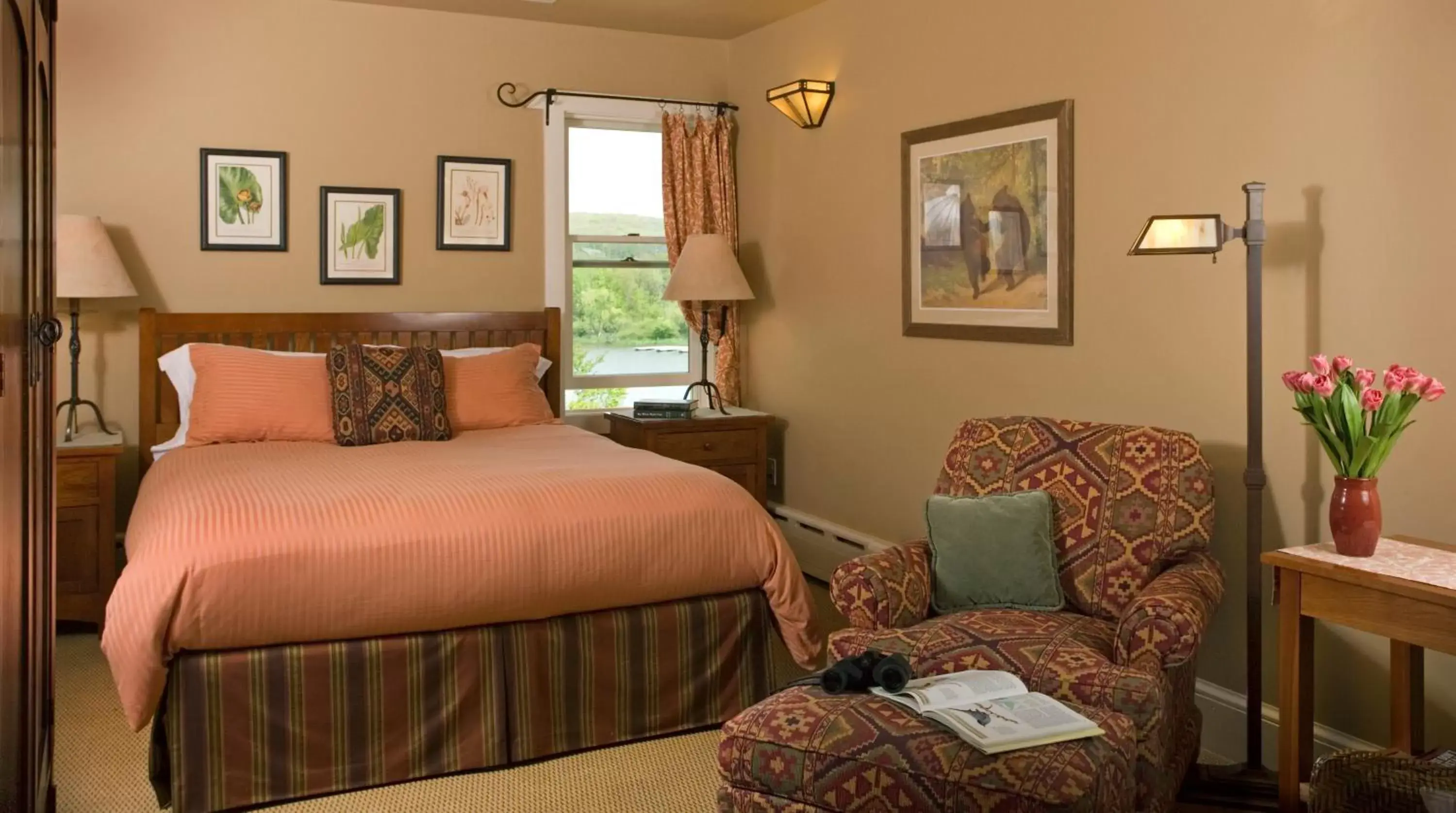 King Suite with Spa Bath in Lake Pointe Inn King Suite with Spa Bath in Lake Pointe Inn