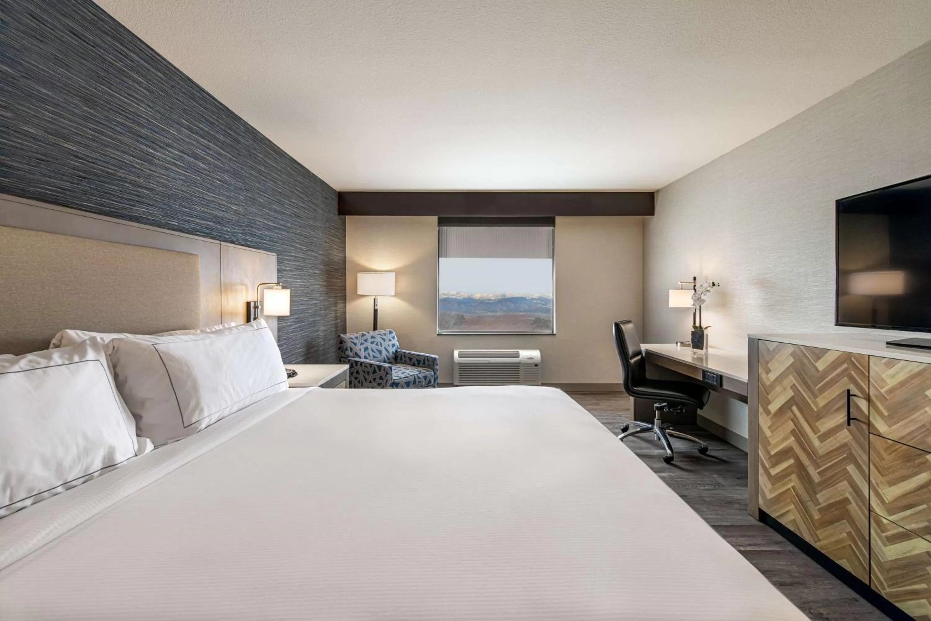 Bed in DoubleTree by Hilton Hotel Denver - Thornton