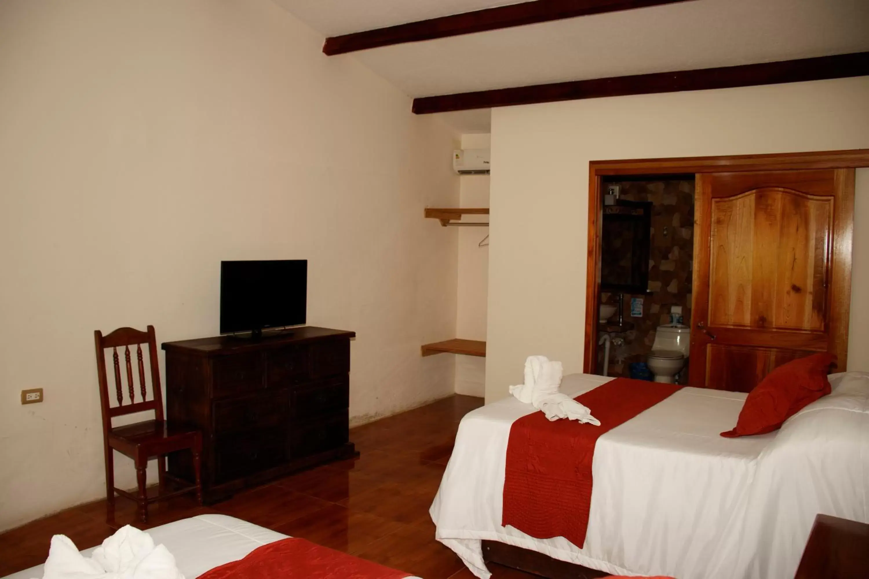 Twin Room - Disability Access in Hotel Samoa del Sur Twin Room - Disability Access in Hotel Samoa del Sur