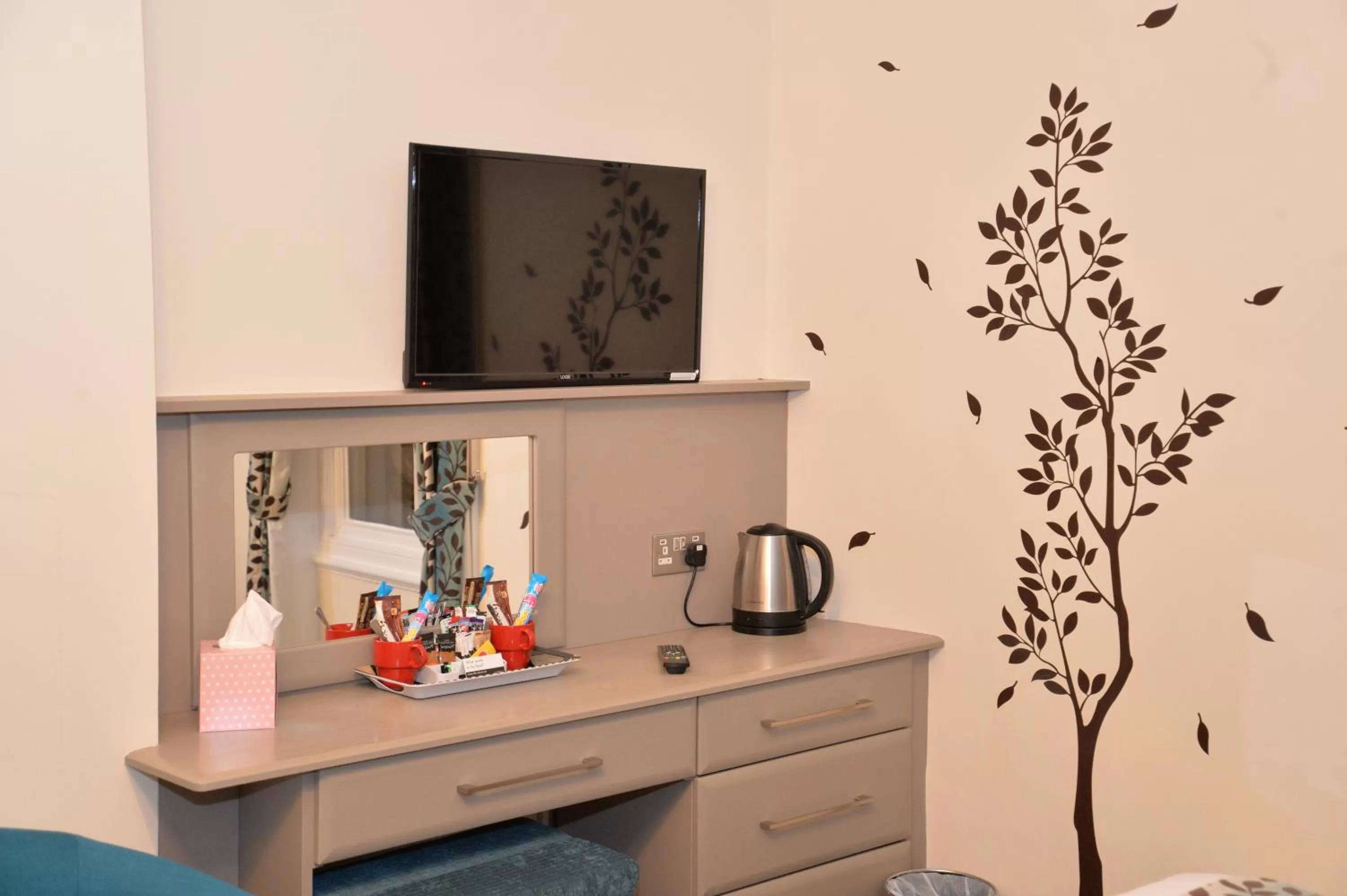 Lauriston & Lawton Court Hotel