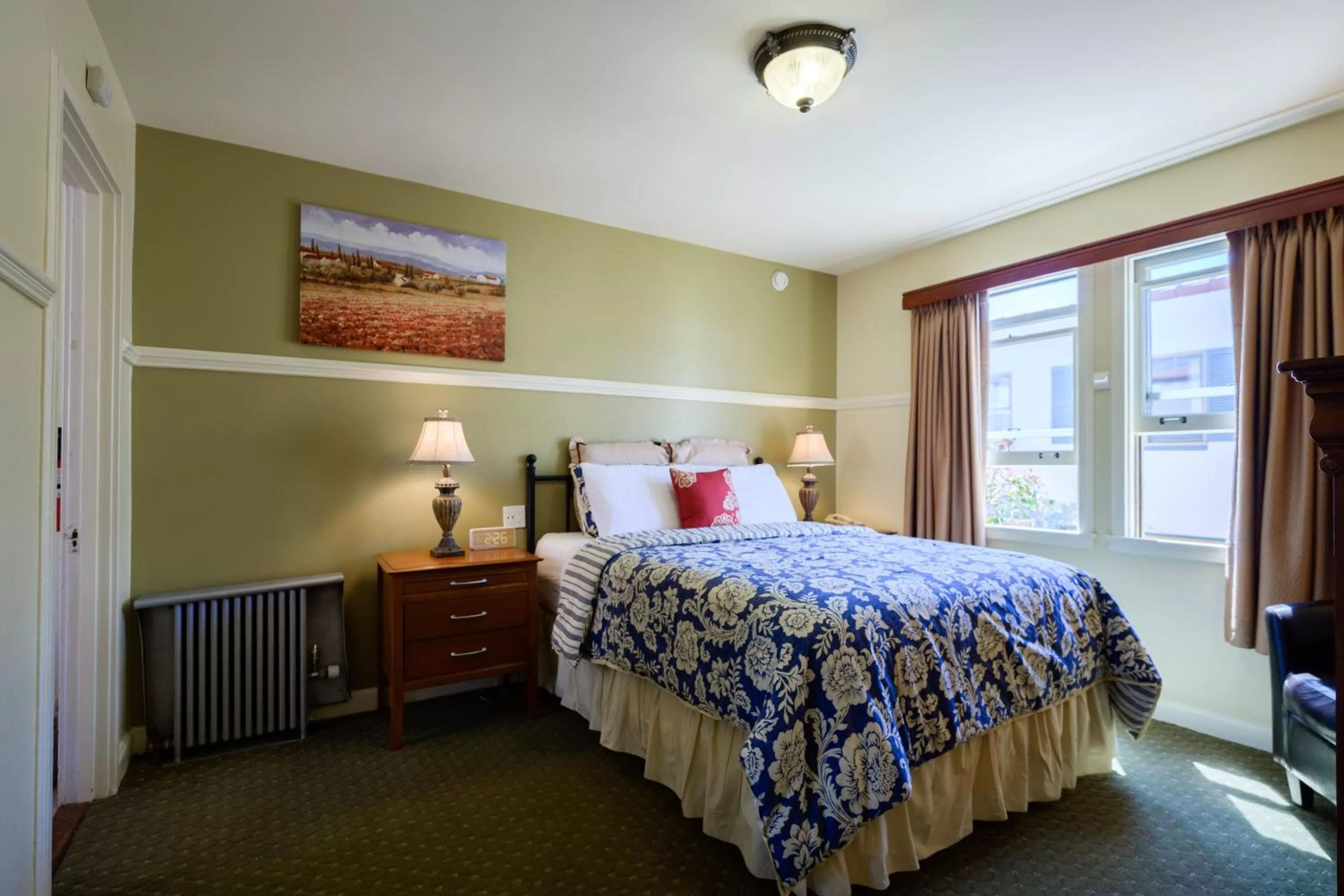 Kitchen or kitchenette, Bed in Marina Motel