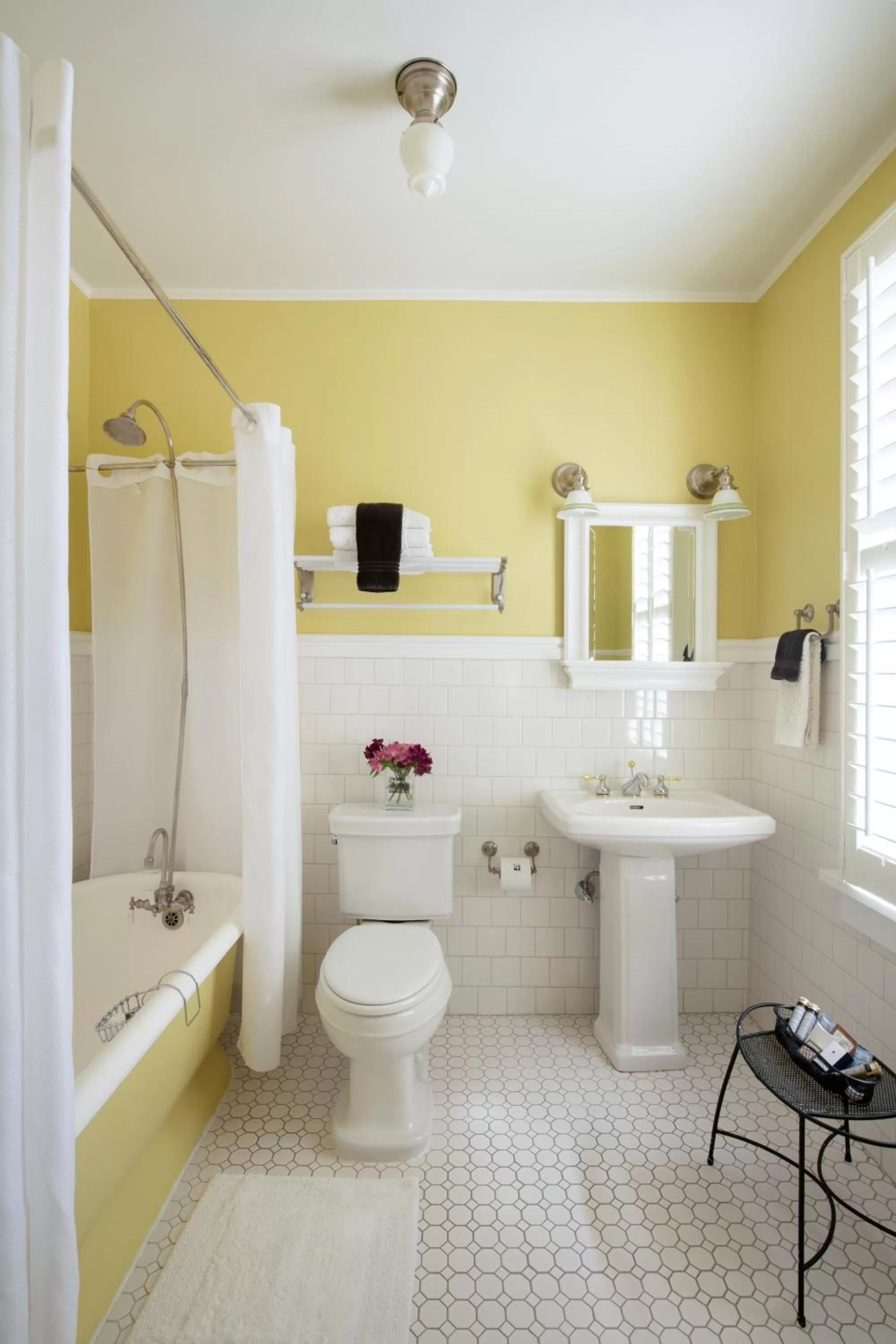 Toilet in Chamberlin Inn