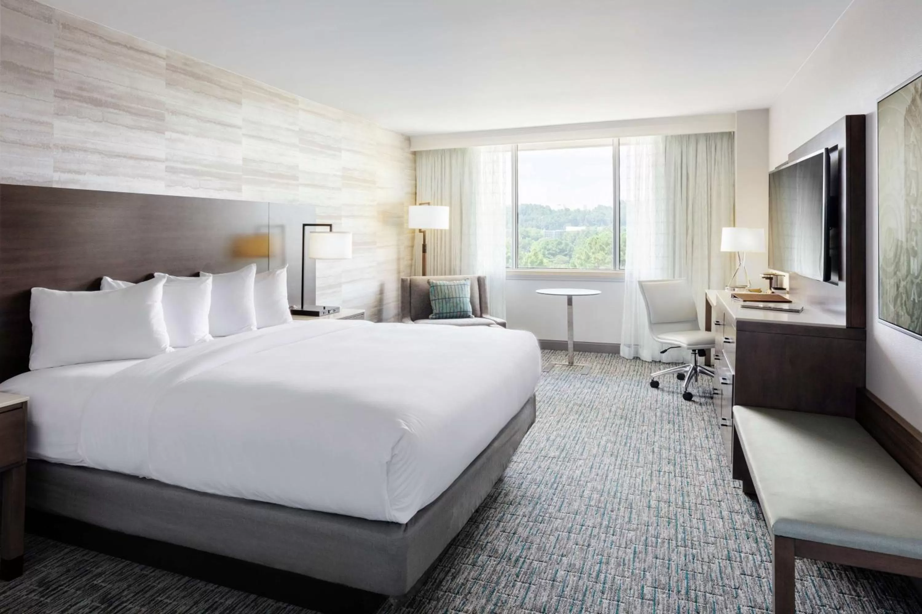 View (from property/room), Bed in DoubleTree Birmingham Perimeter Park