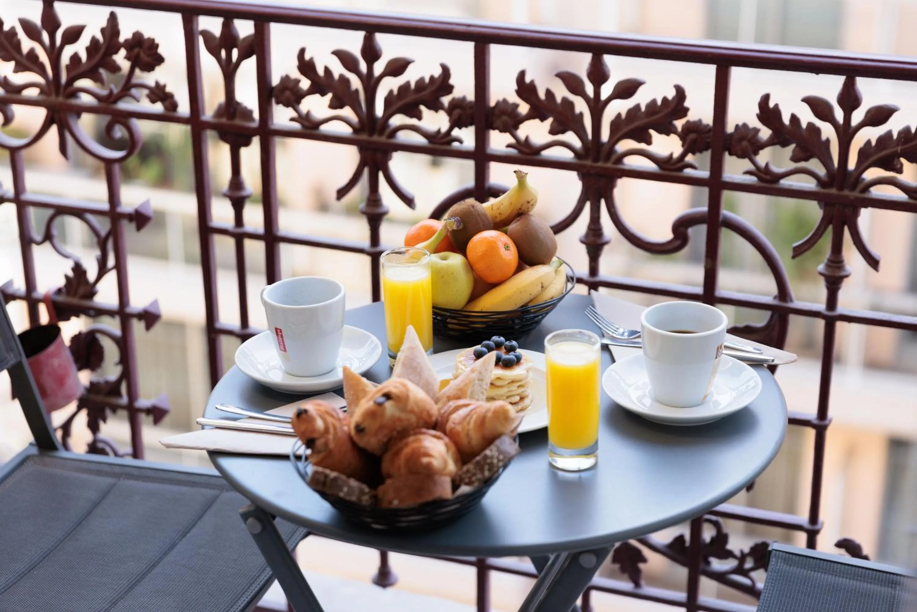 Food and drinks in Best Western Plus Hôtel Massena Nice