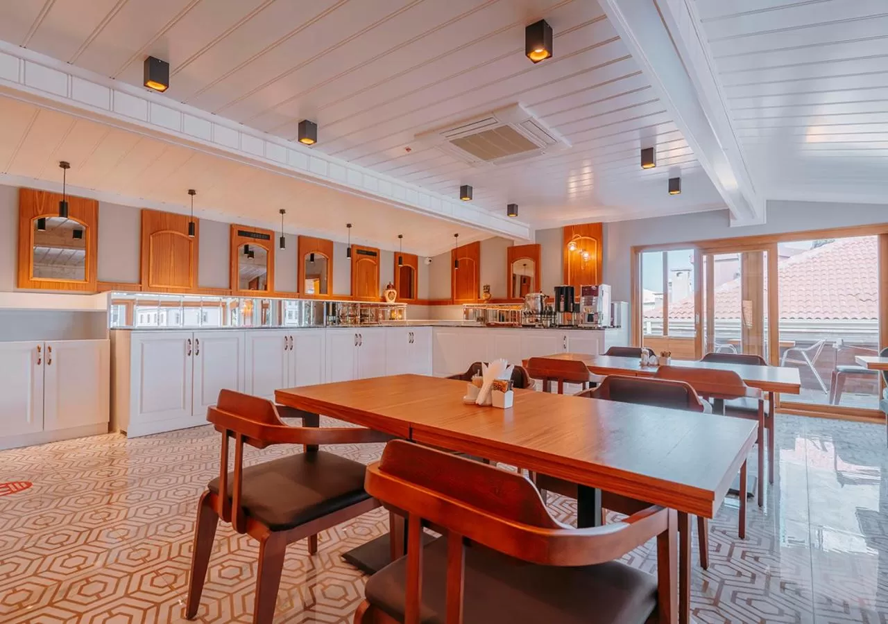 Restaurant/places to eat in TS Park Hotel