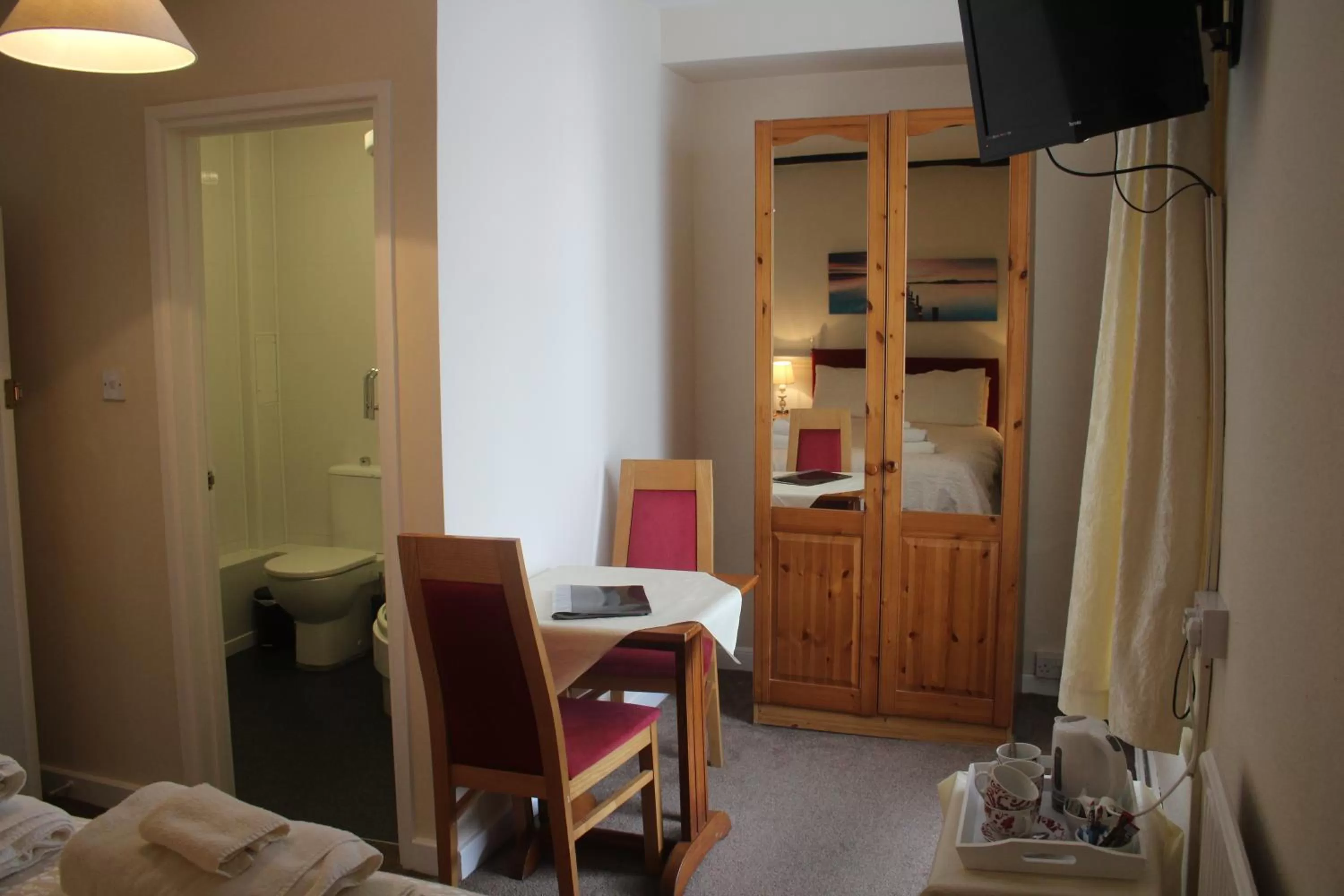 Bathroom in The Five Bells, Eastry