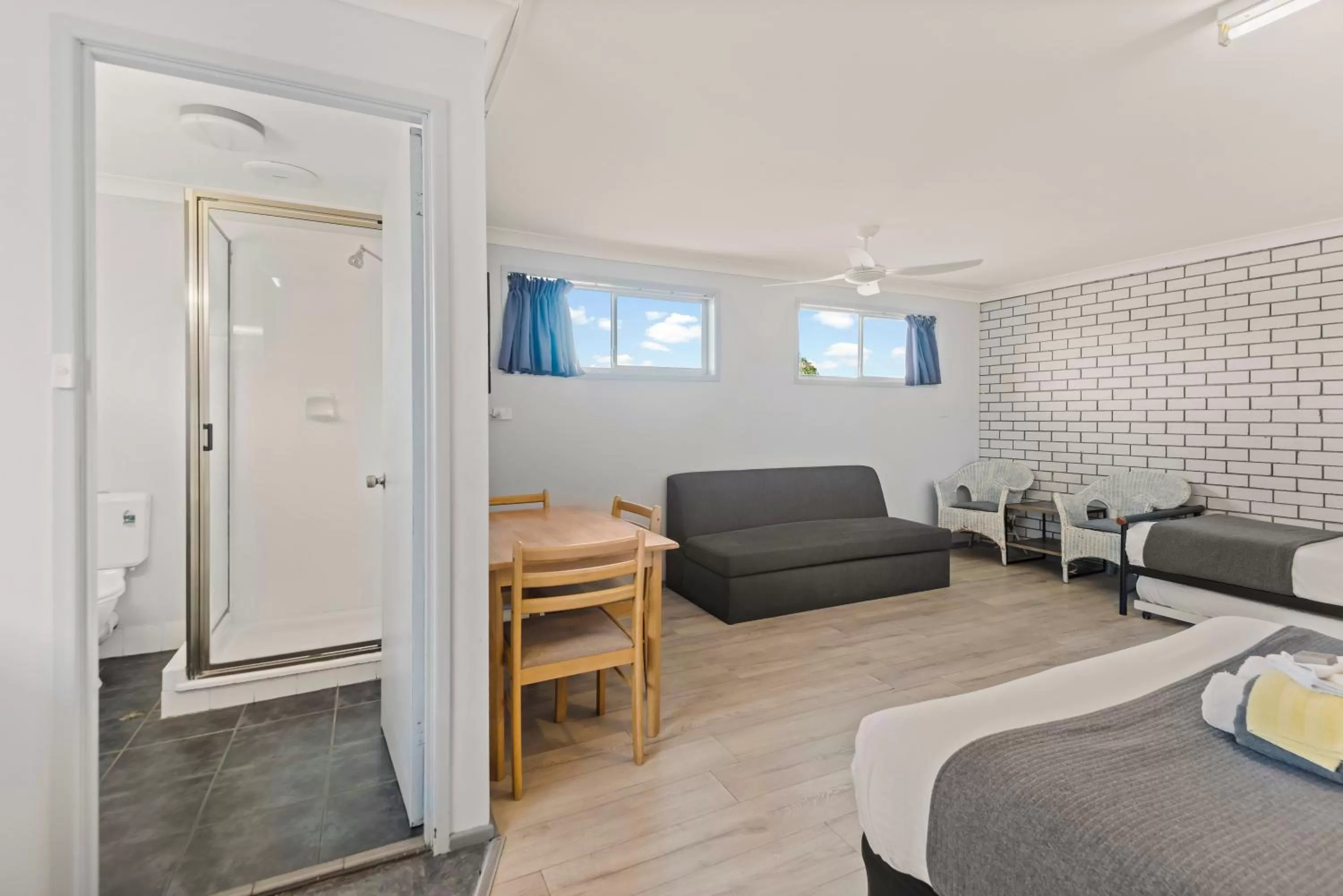 Family, Bed in Pacific Motor Inn