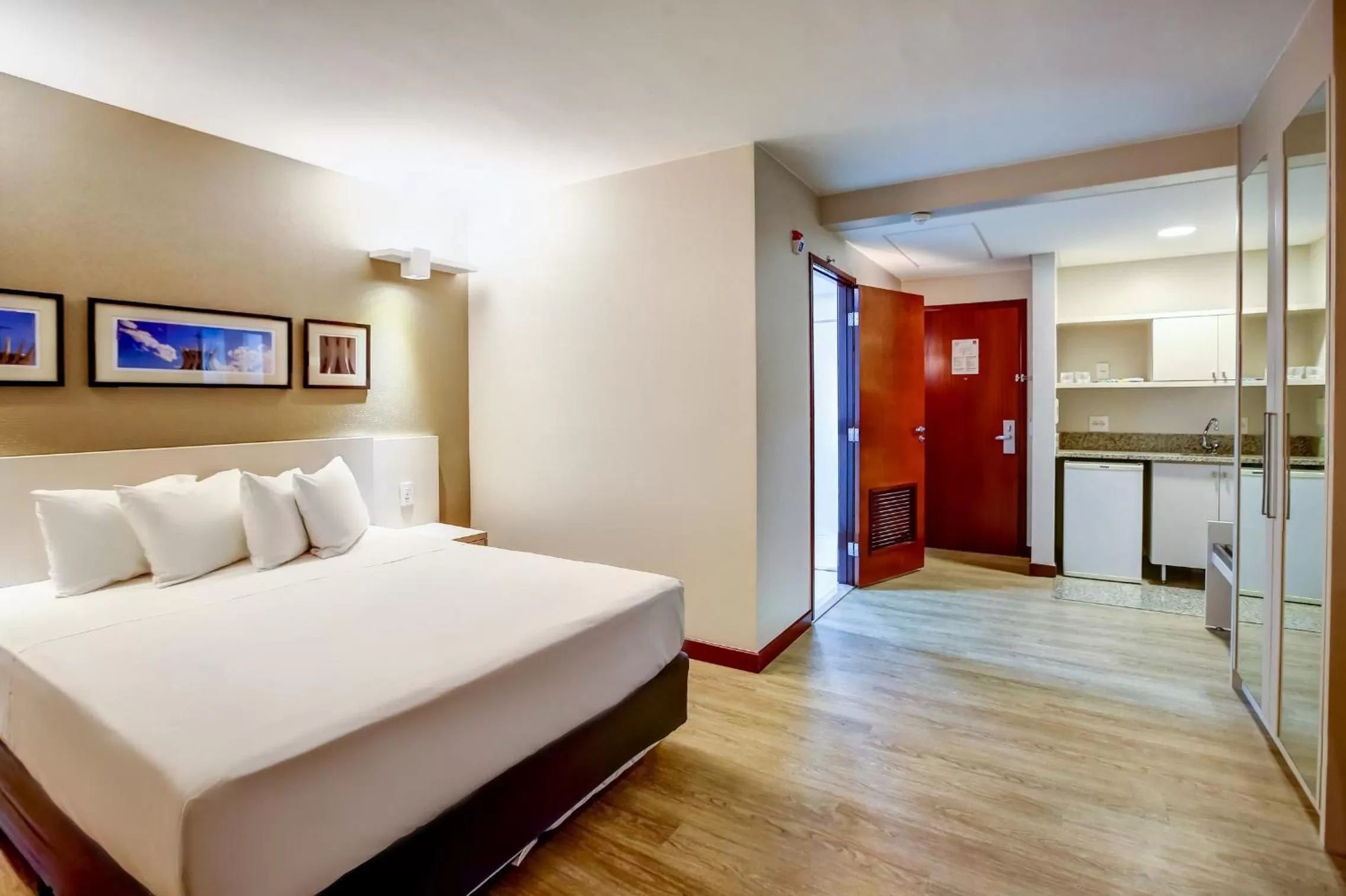 Photo of the whole room, Bed in Comfort Suites Brasília