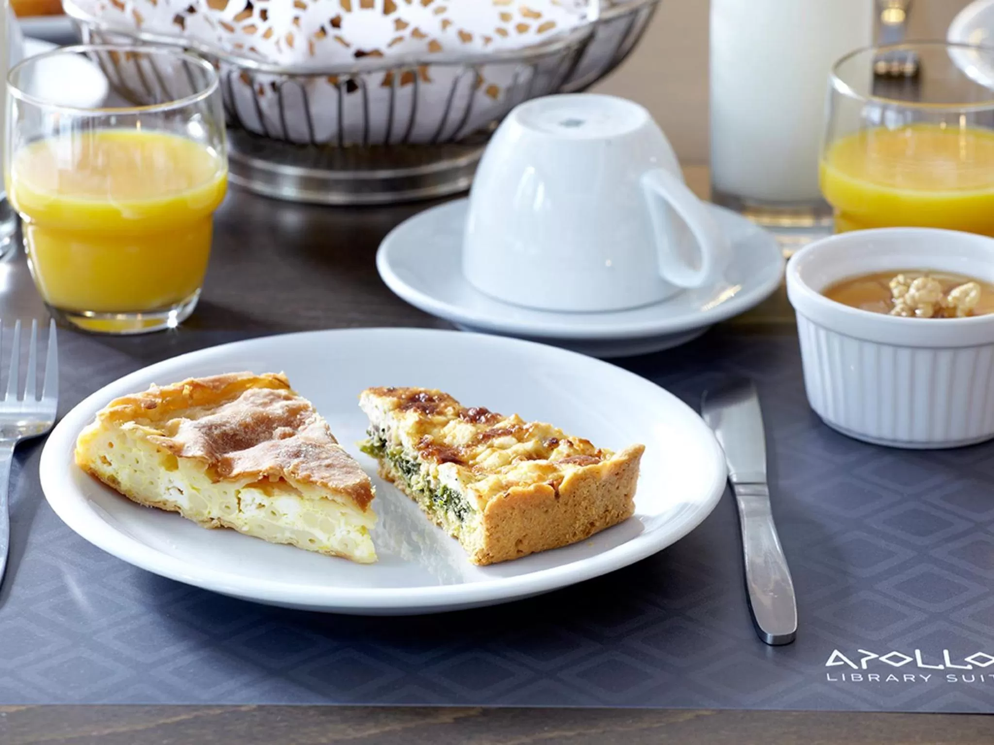 Restaurant/places to eat in Apollon Library Suites