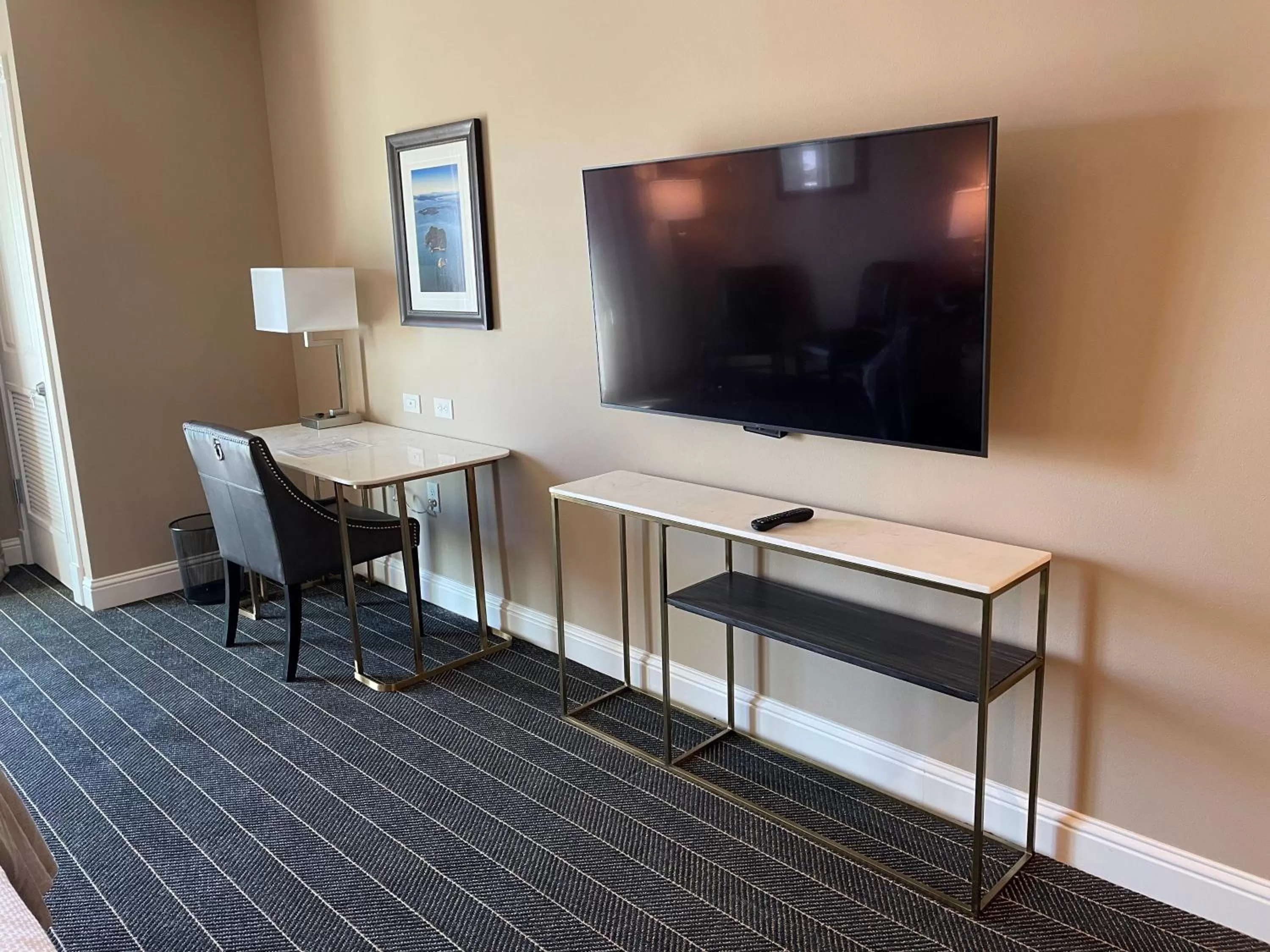 TV and multimedia in Majestic Inn and Spa