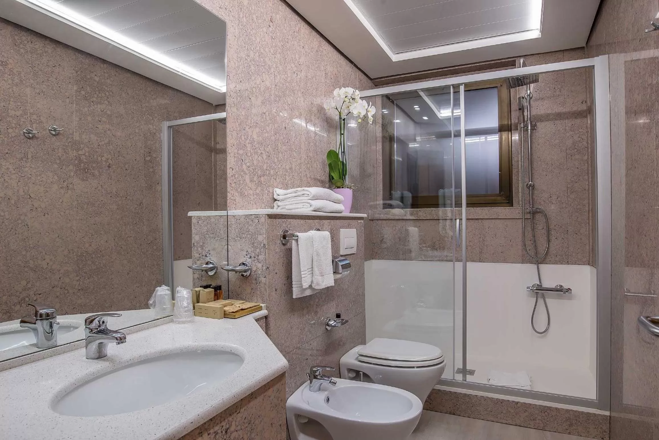 Shower in Hotel La Giocca