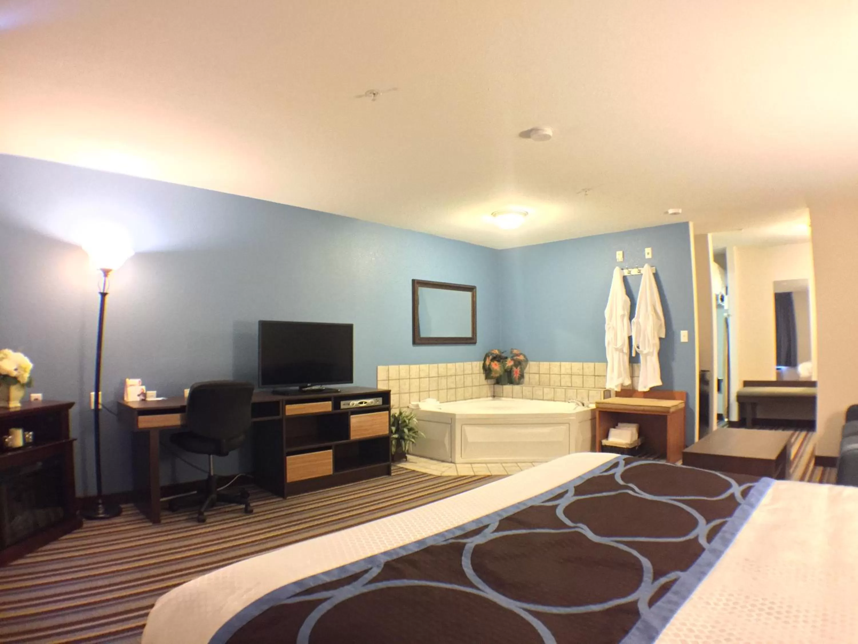 Bed in Super 8 by Wyndham Fort Frances