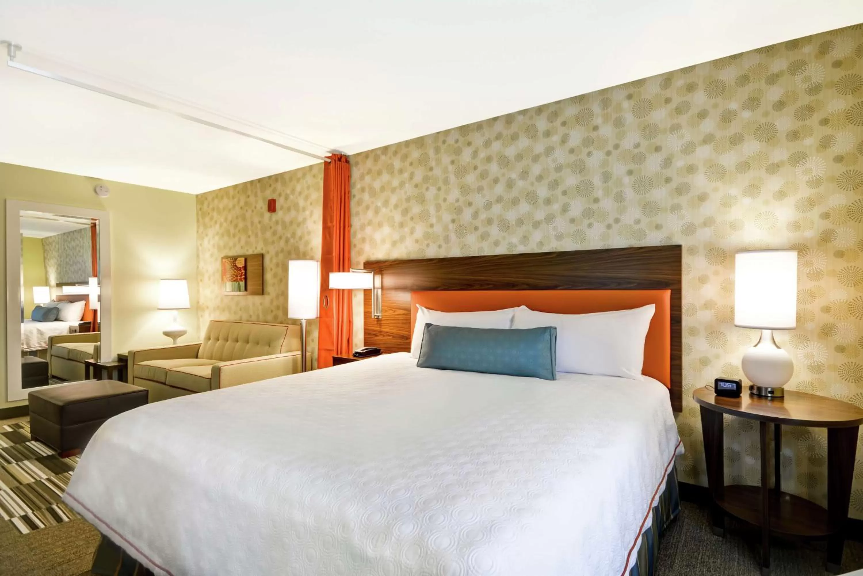 Living room, Bed in Home2 Suites By Hilton Rapid City