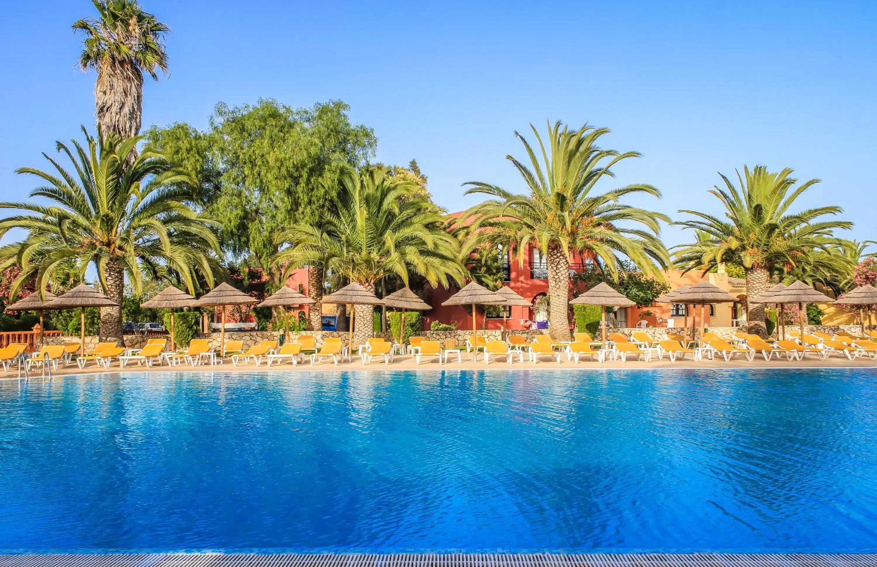 Swimming pool in Colina Village