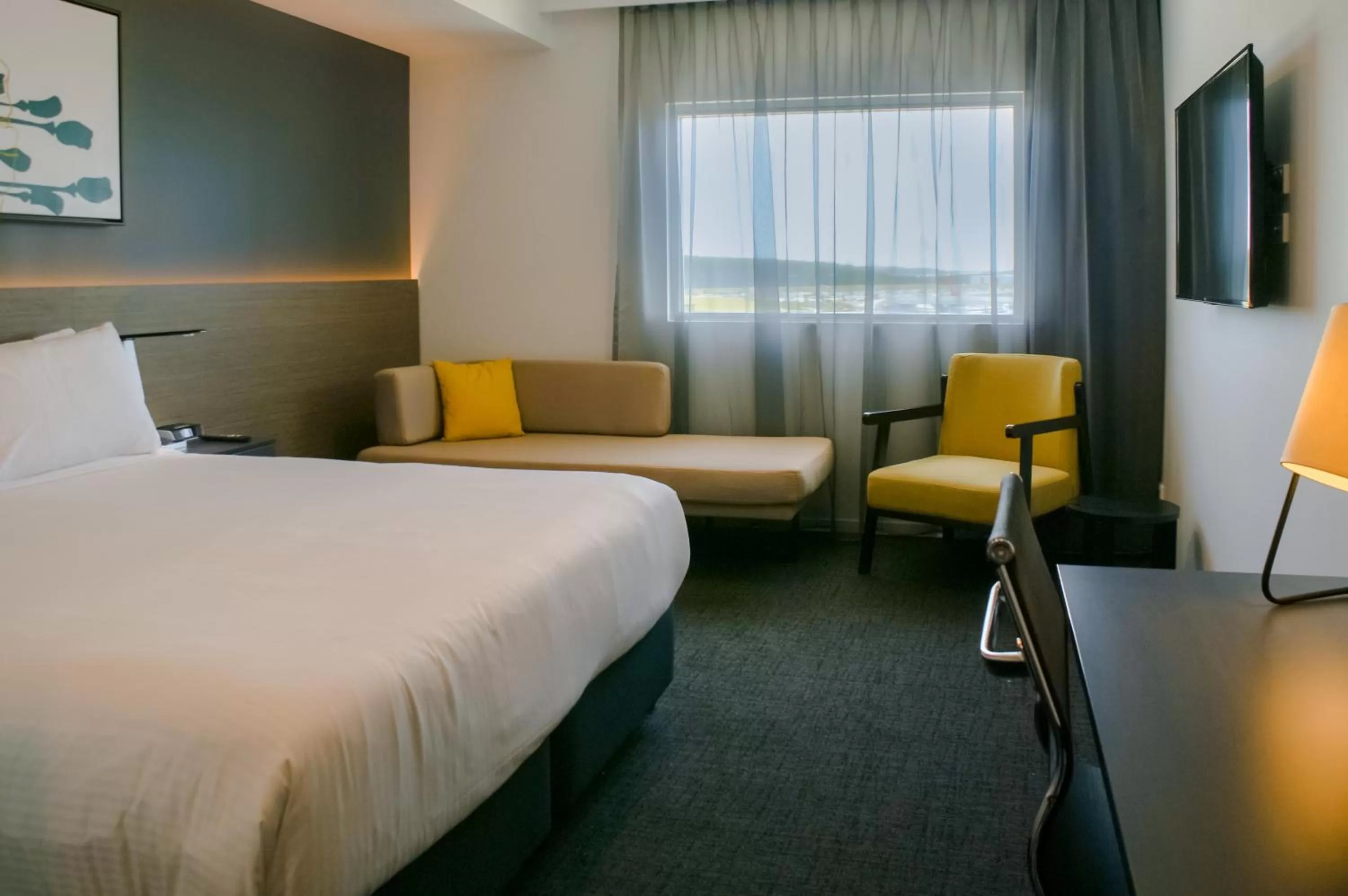 Photo of the whole room, Bed in Mercure Sunshine Coast Kawana Waters