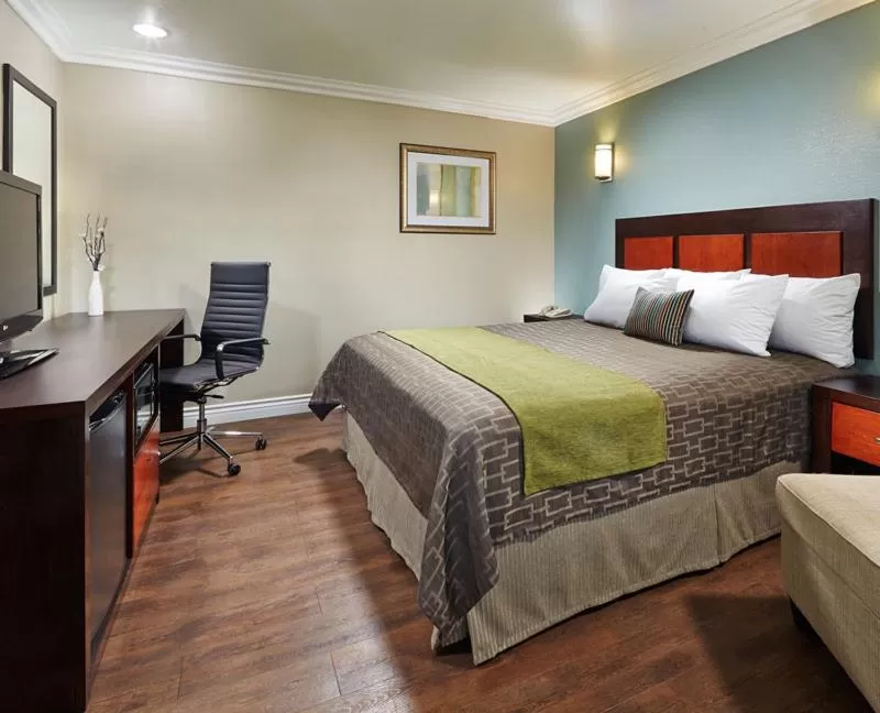 Bed in American Inn Downey