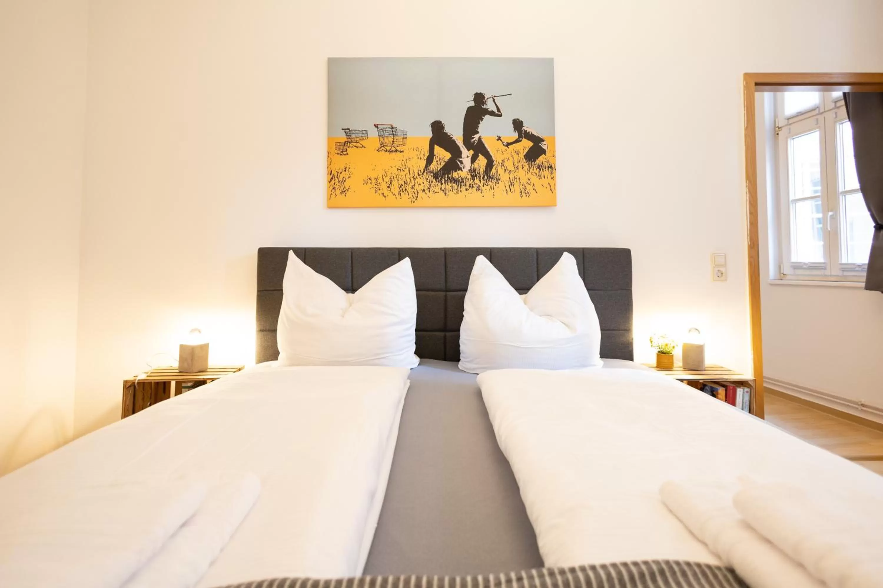 Bed in Ko-Living Space an der Oper - Street Art Design Apartments