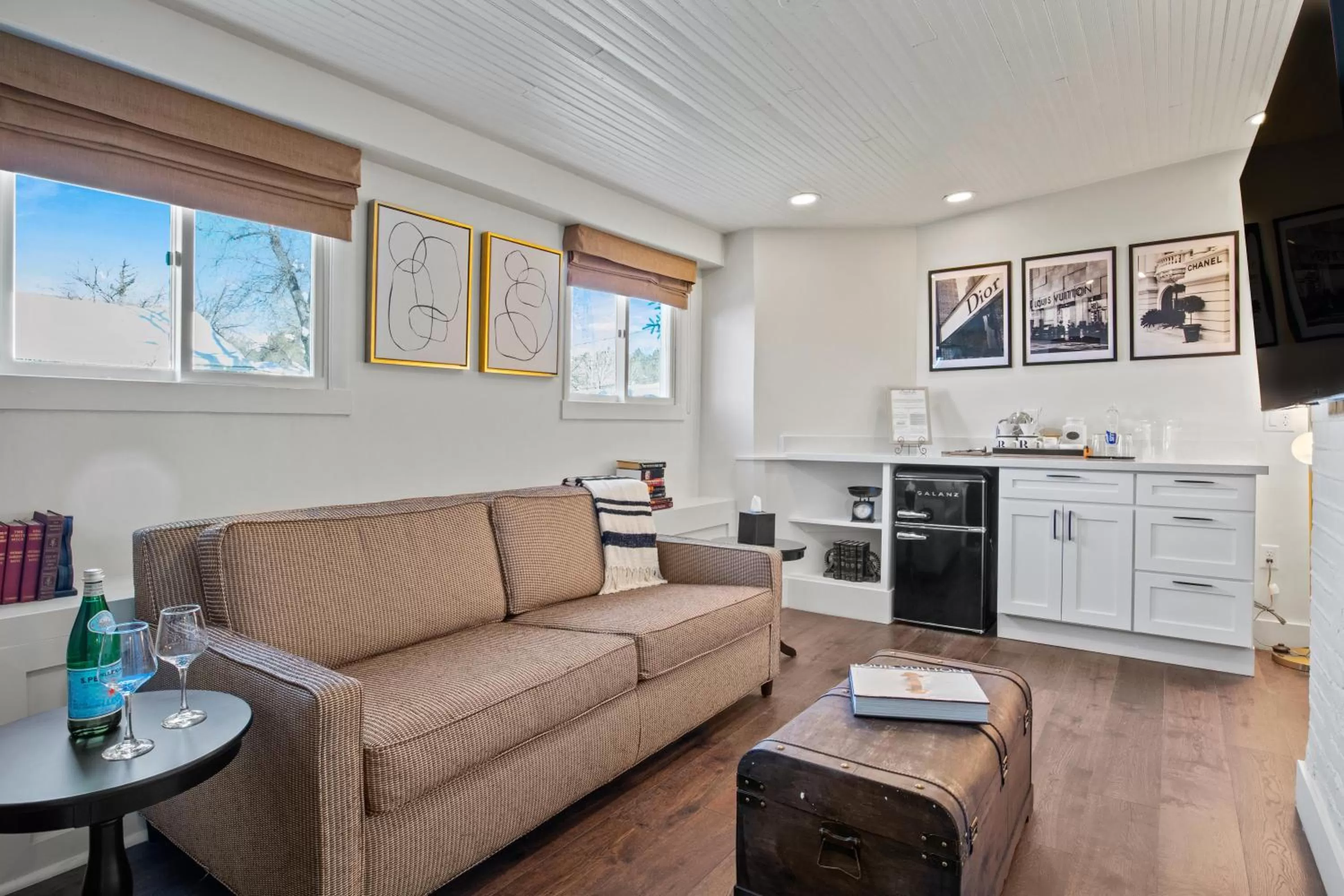 Living room in Bespoke Inn Flagstaff