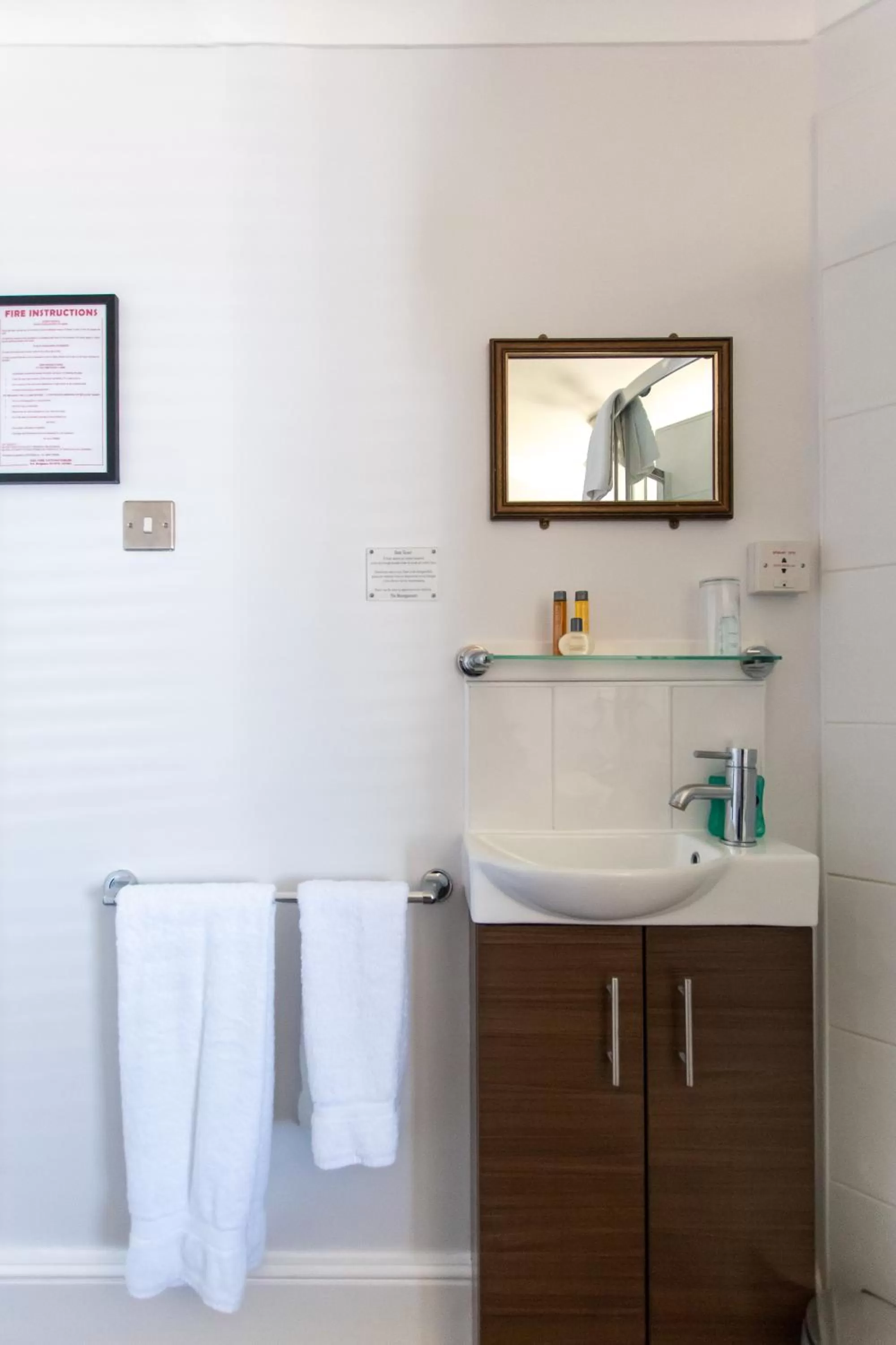 Bathroom in New Steine Hotel - B&B