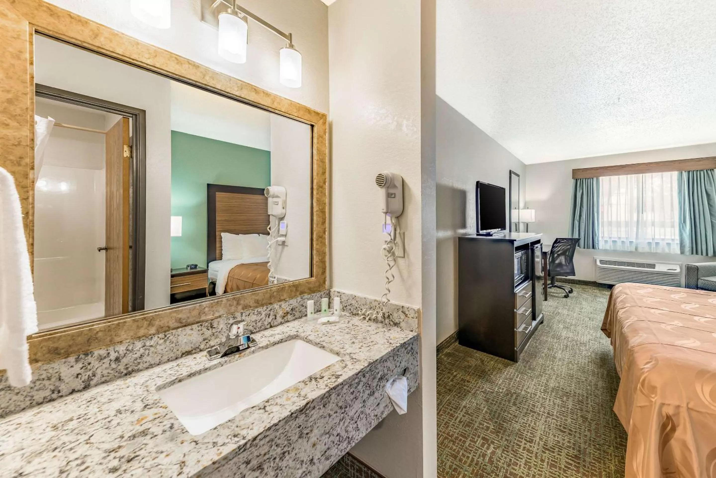 Bedroom, Bed in Quality Inn Allen - Plano East