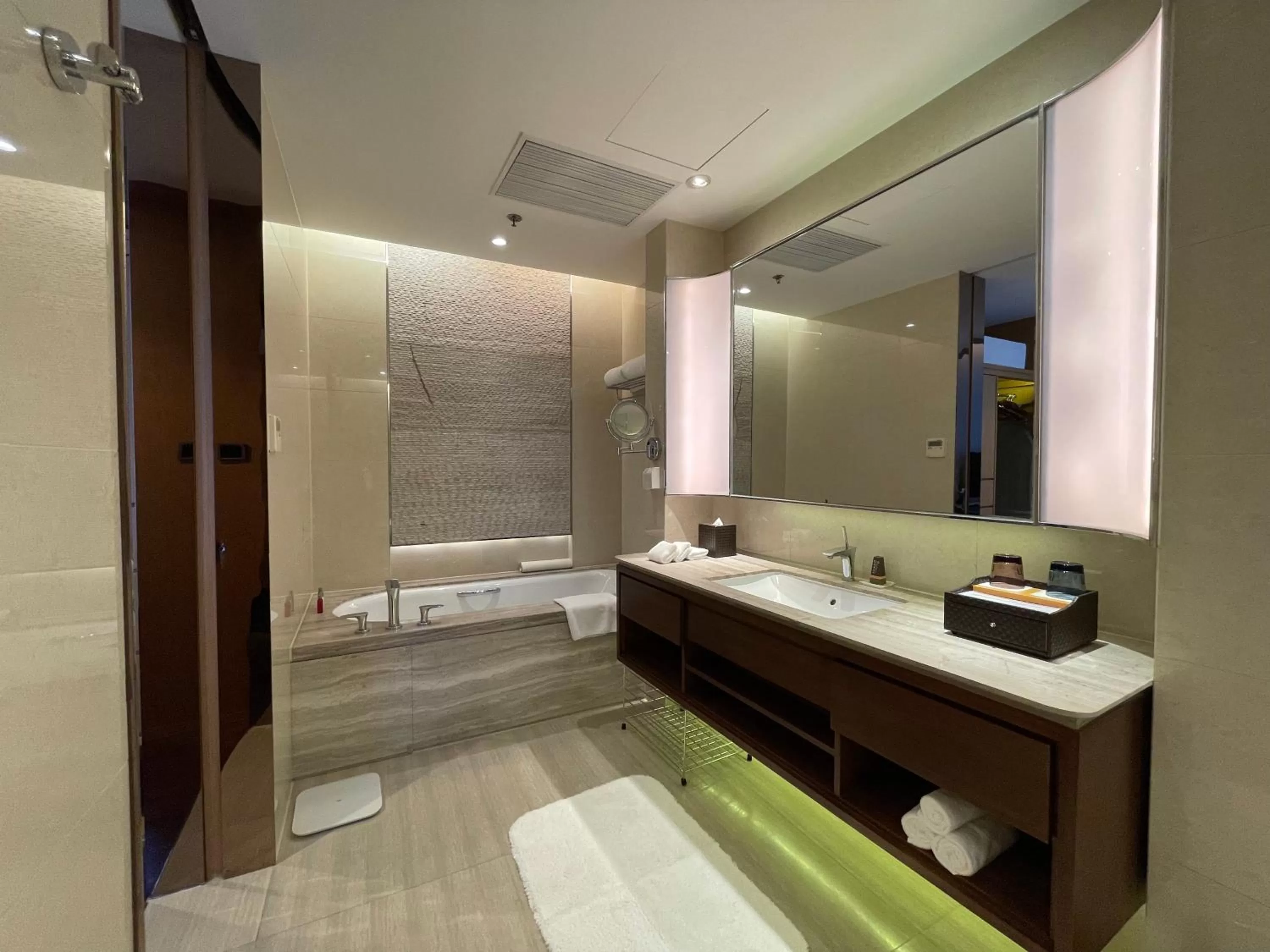 Toilet in The OCT Harbour, Shenzhen - Marriott Executive Apartments