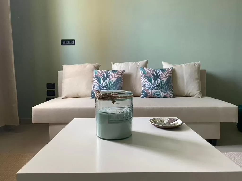 Seating Area in BOTANICAL SUITE