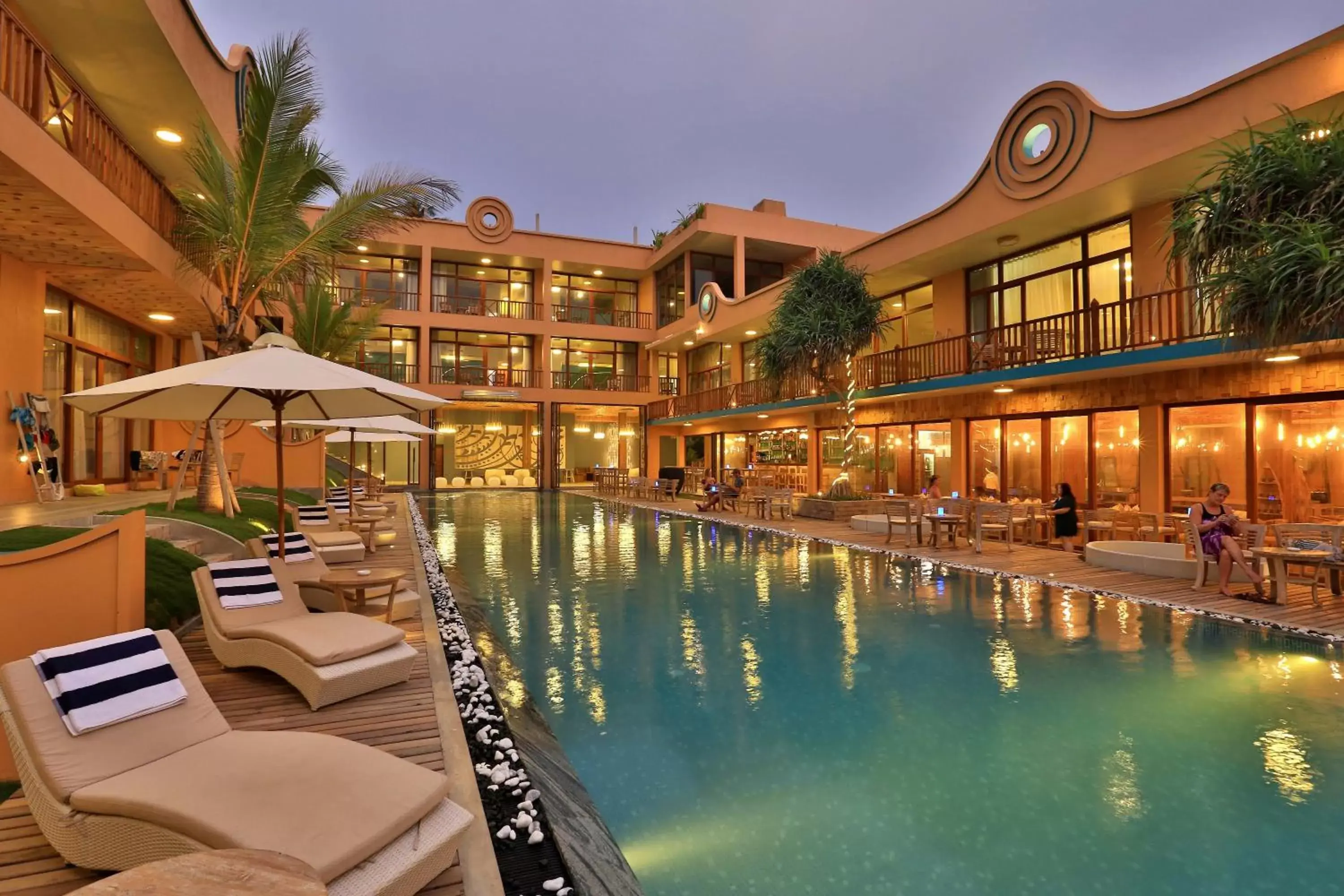 Thaproban Pavilion Waves Thaproban Pavilion Waves