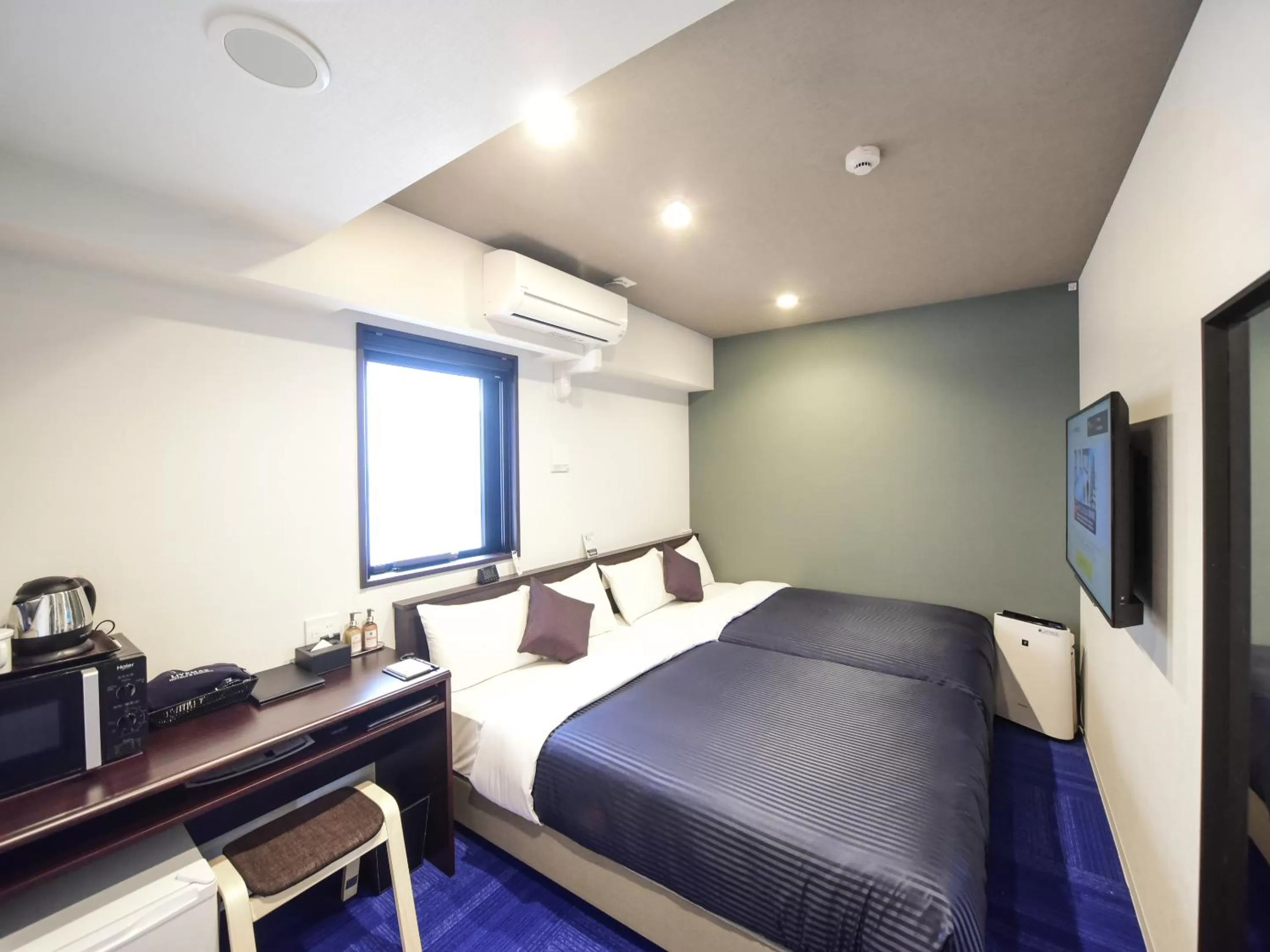 Photo of the whole room, Bed in HOTEL LiVEMAX Hakataeki Minami