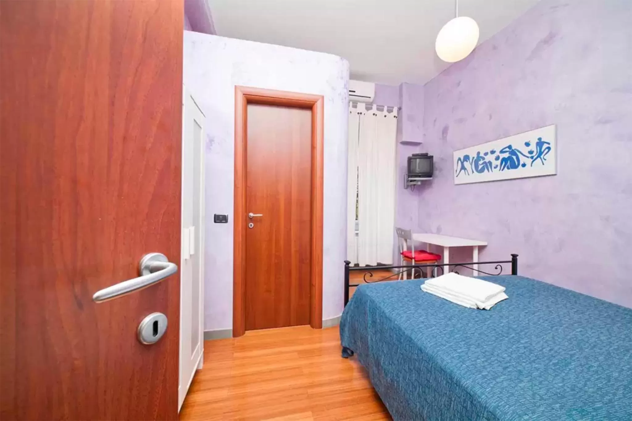 Photo of the whole room, Bed in DomusAmor Colosseo