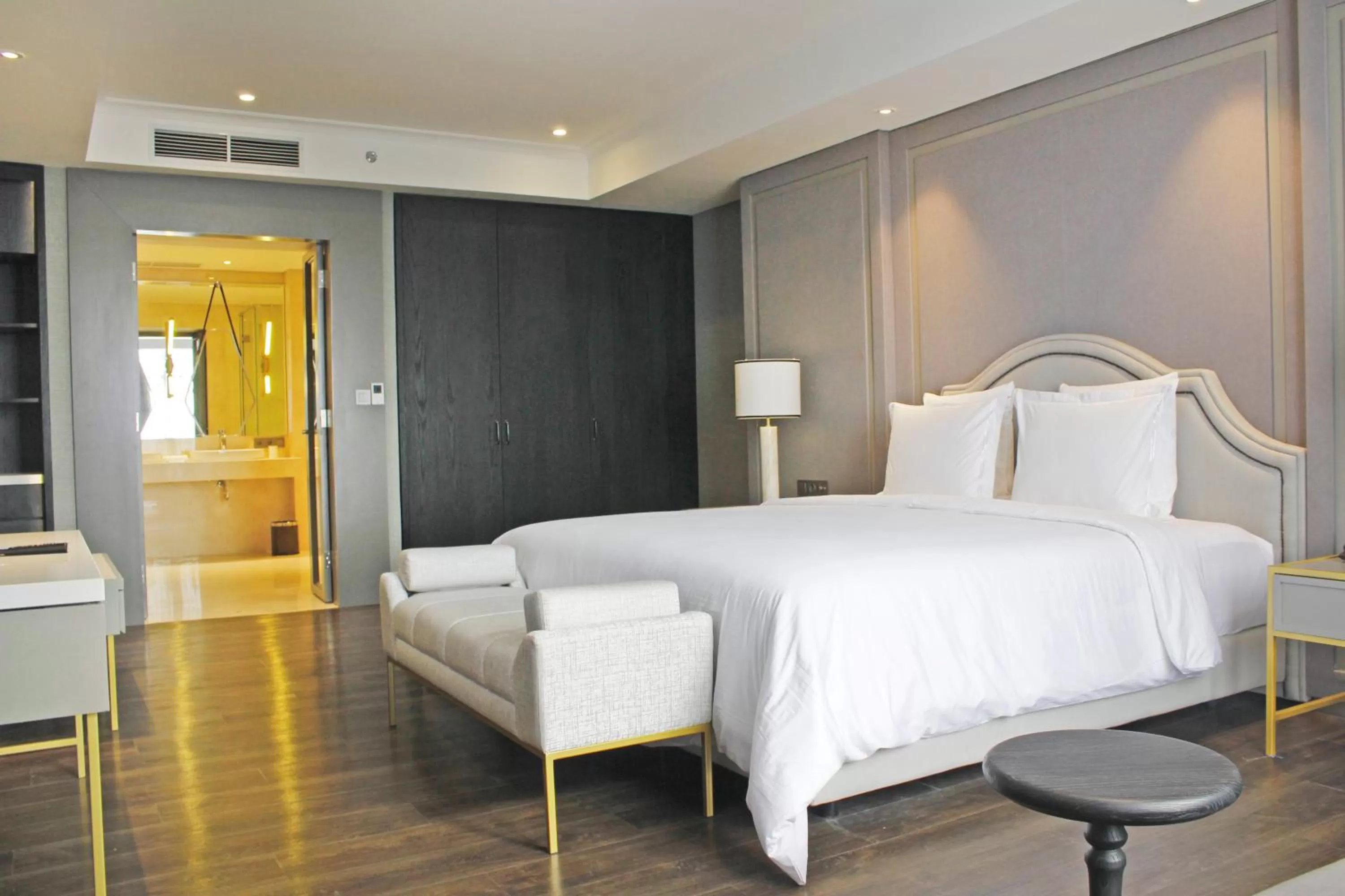 Bed in Goodrich Suites, Jakarta