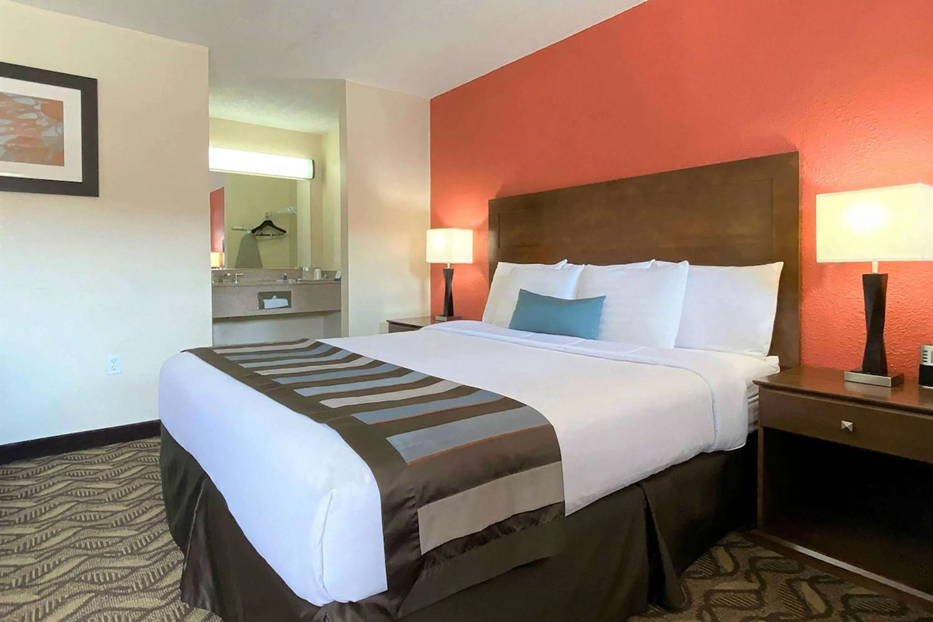 King Room with Mobility/Hearing Access and Roll-In Shower, Non-Smoking in Super 8 by Wyndham Greensburg