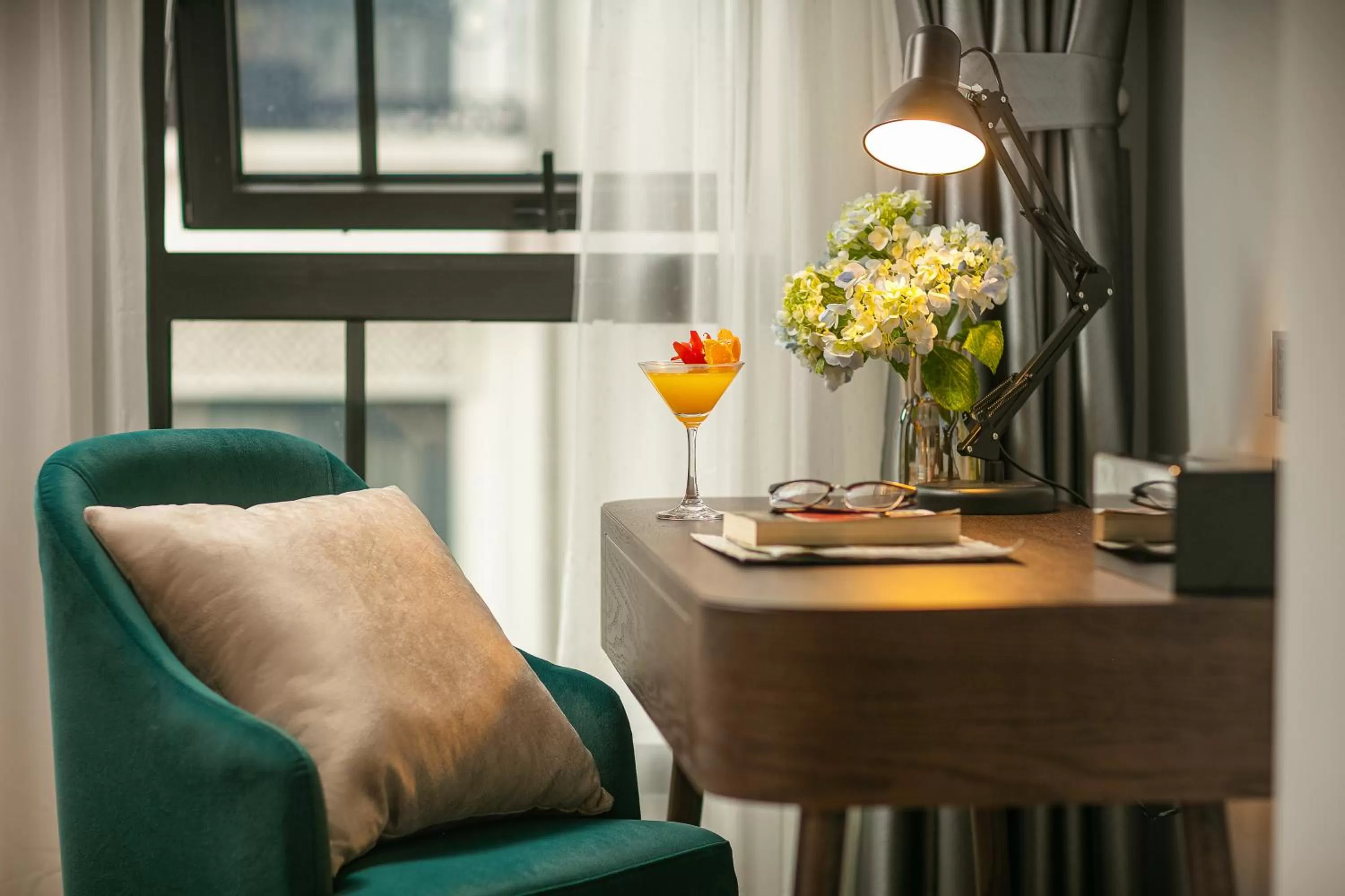 Seating area in MAY DE VILLE Lakeside Hotel