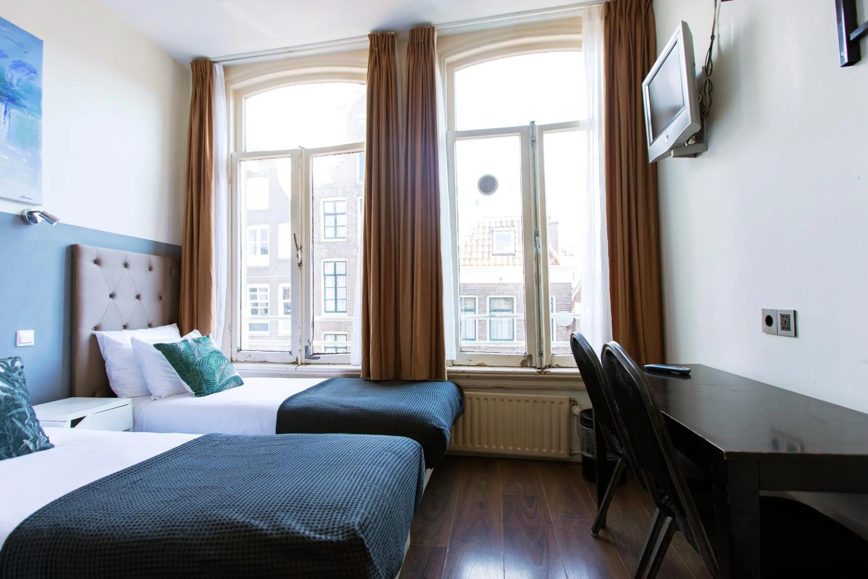 Bed in Quentin Arrive Hotel