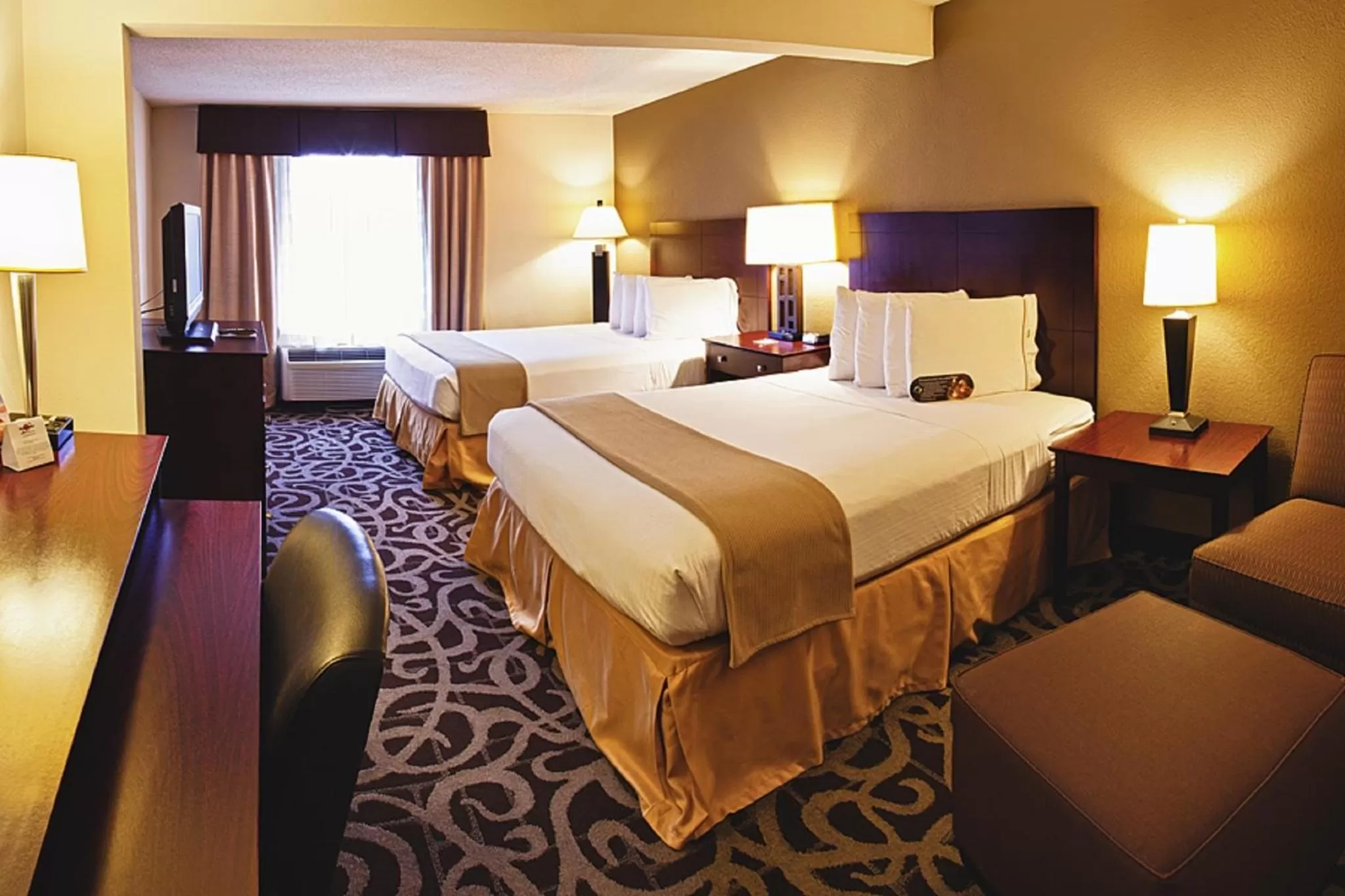 Photo of the whole room, Bed in Murfreesboro Central Hotel