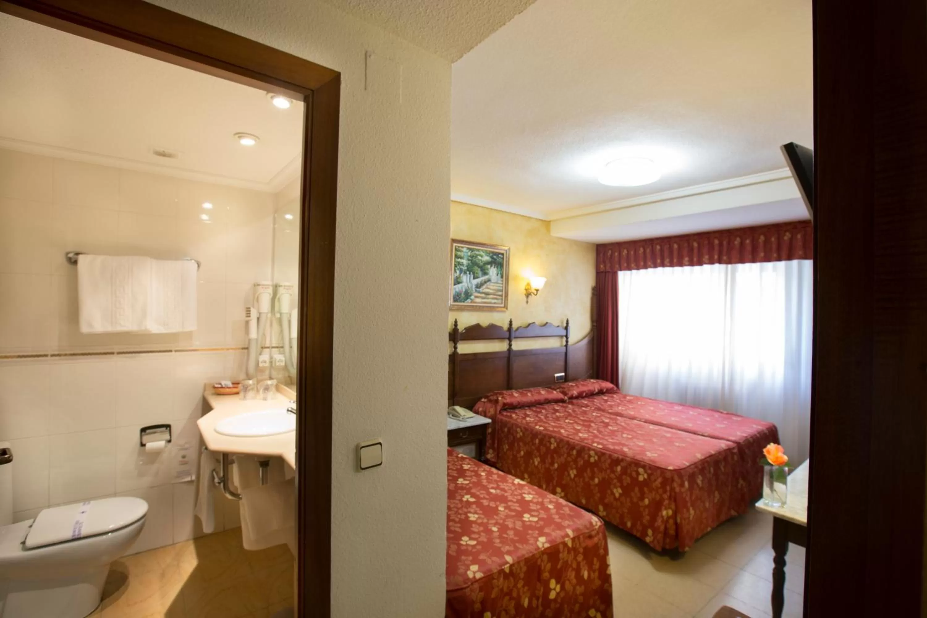 Bed in Hotel Reyes Catolicos