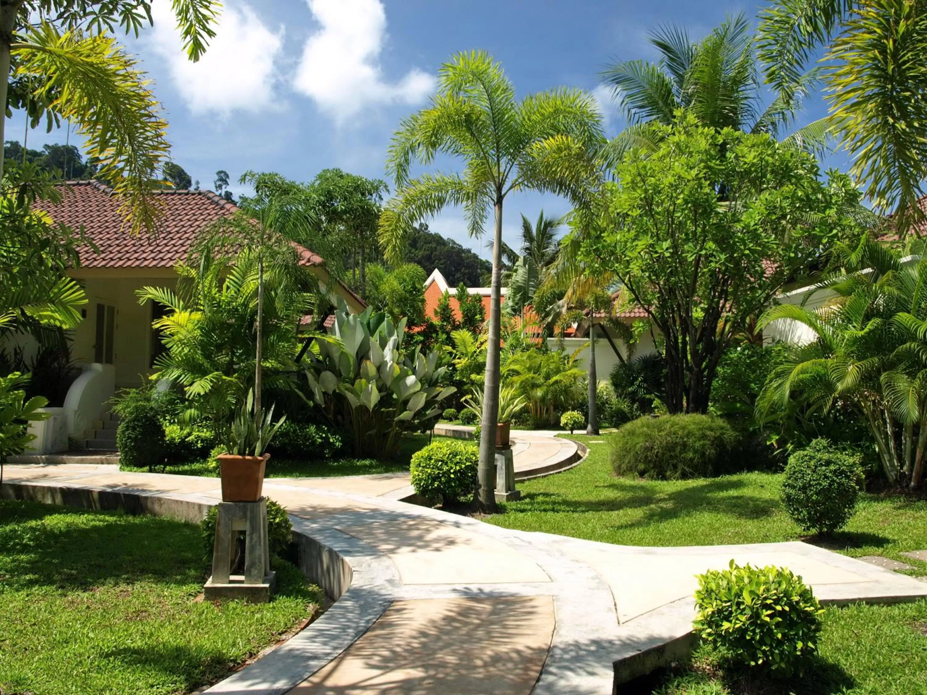 Garden in Baan Khaolak Beach Resort