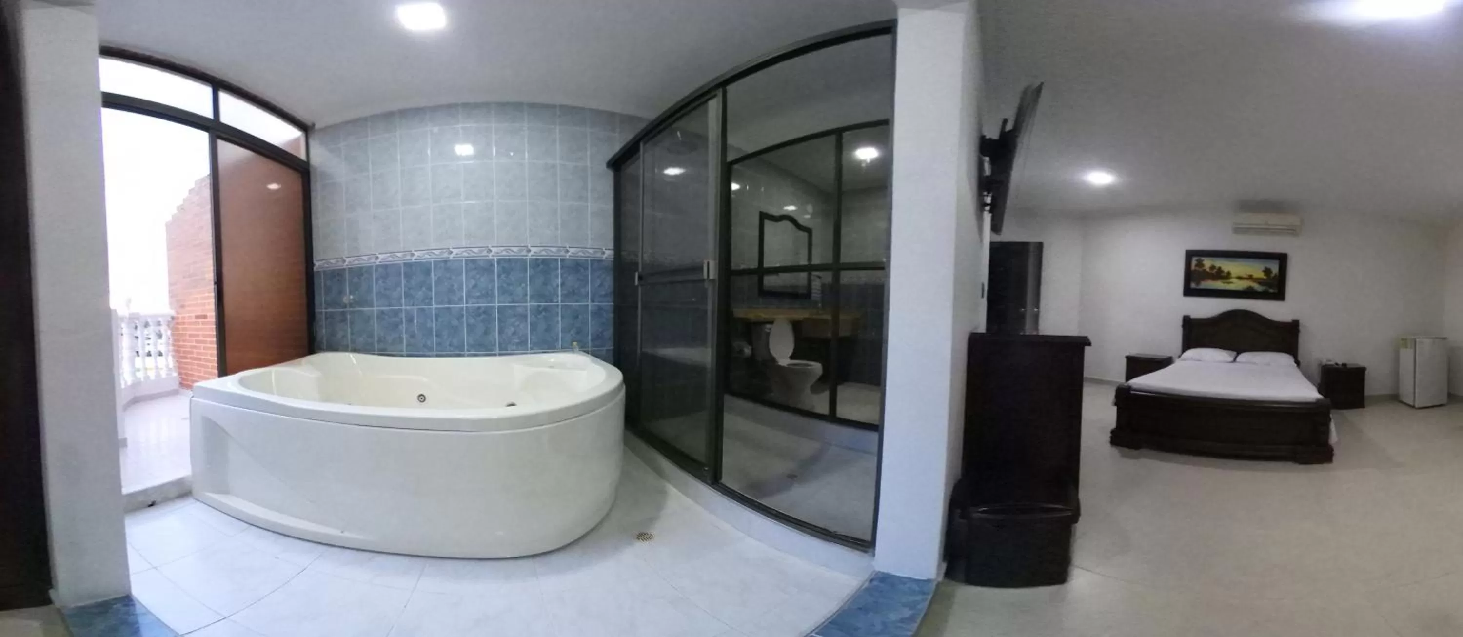 Bathroom in Zahira Hotel Melgar