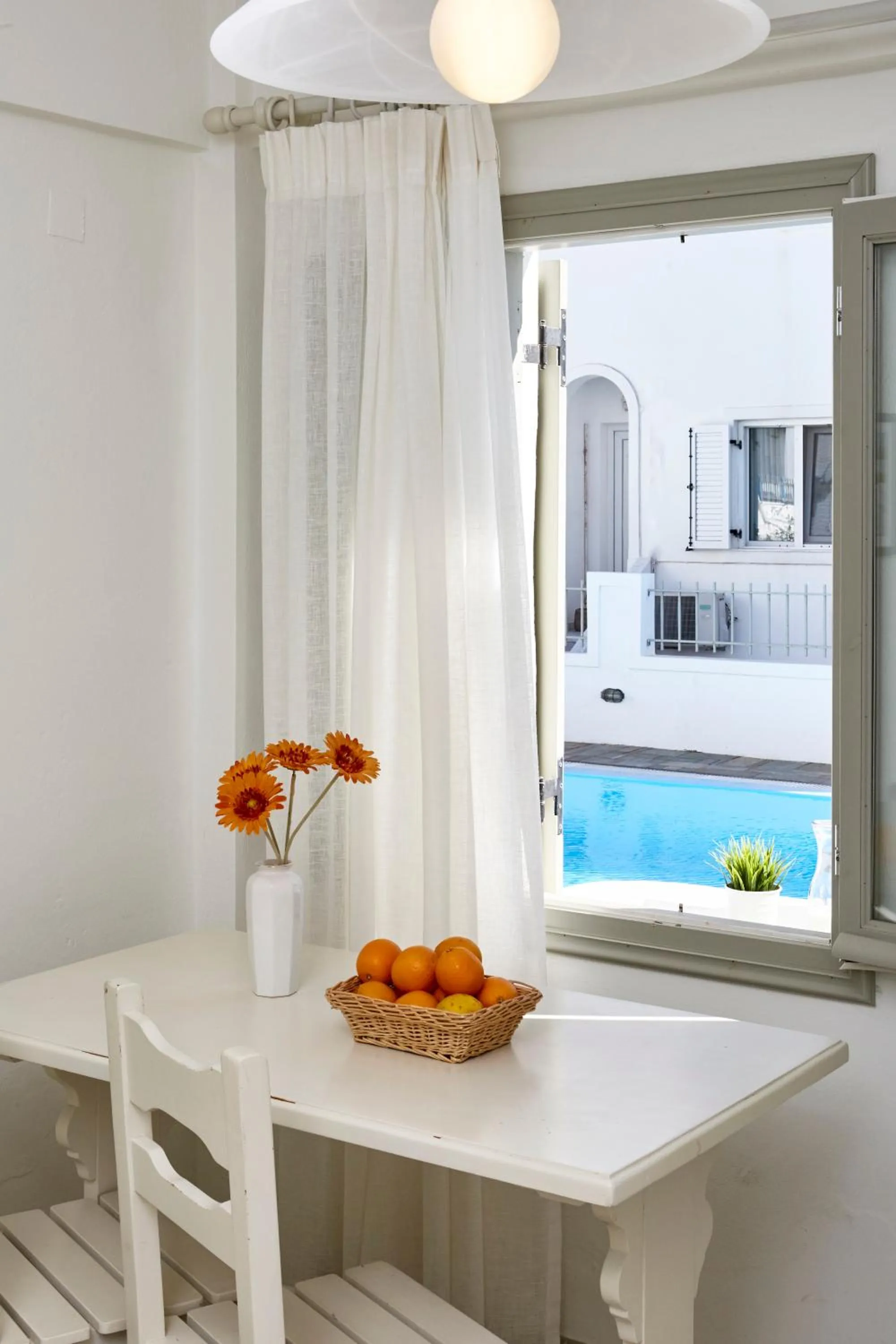 Time of day in Nissos Thira