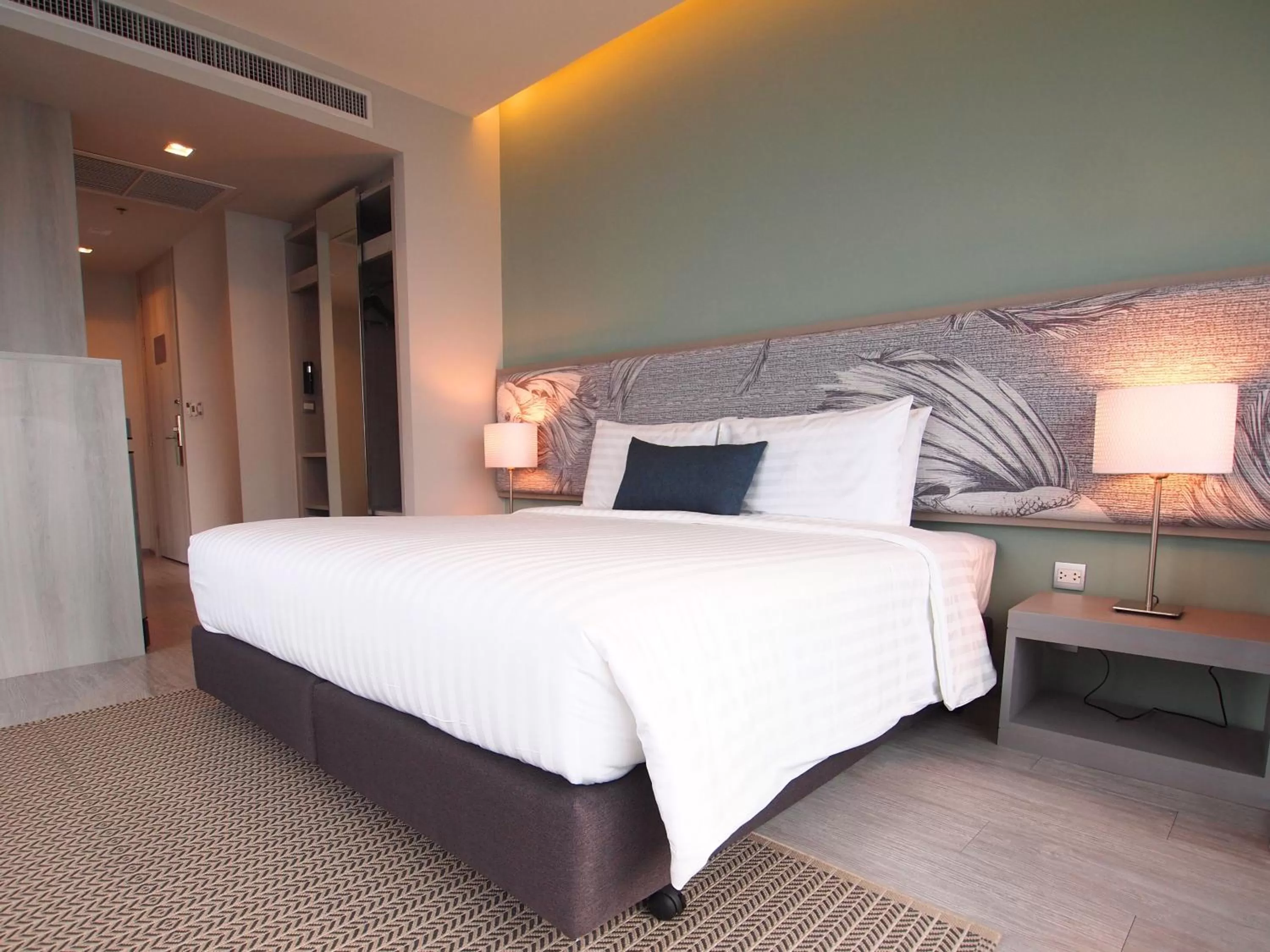 Photo of the whole room, Bed in The Quarter Ari by UHG