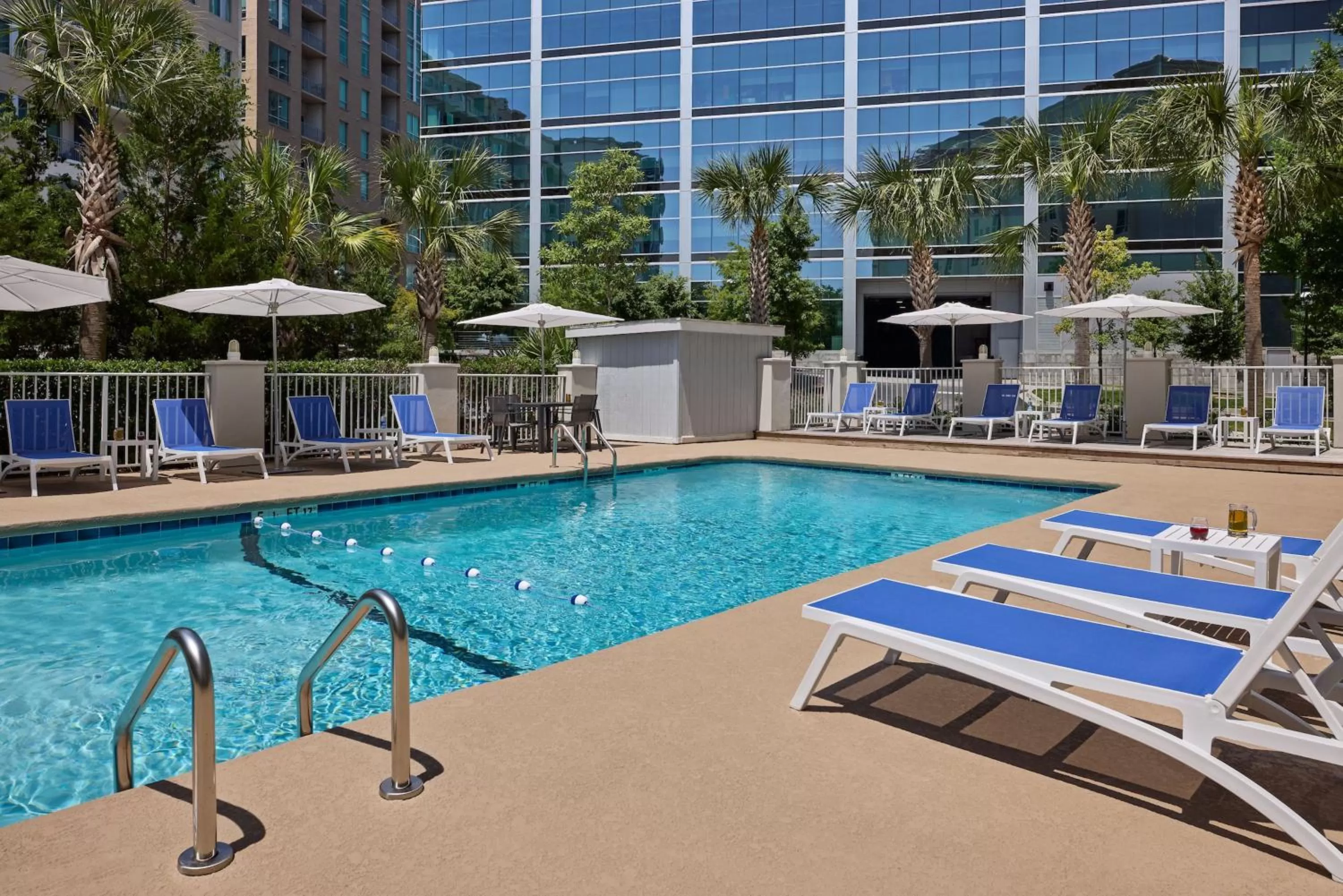 Swimming pool in Holiday Inn Express & Suites Charleston DWTN -Westedge by IHG