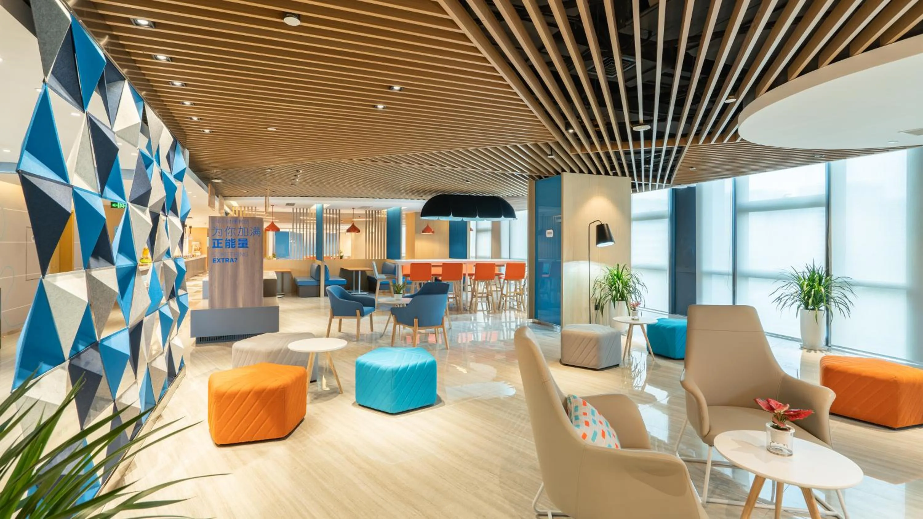 Restaurant/places to eat in Holiday Inn Express Yangjiang City Center by IHG